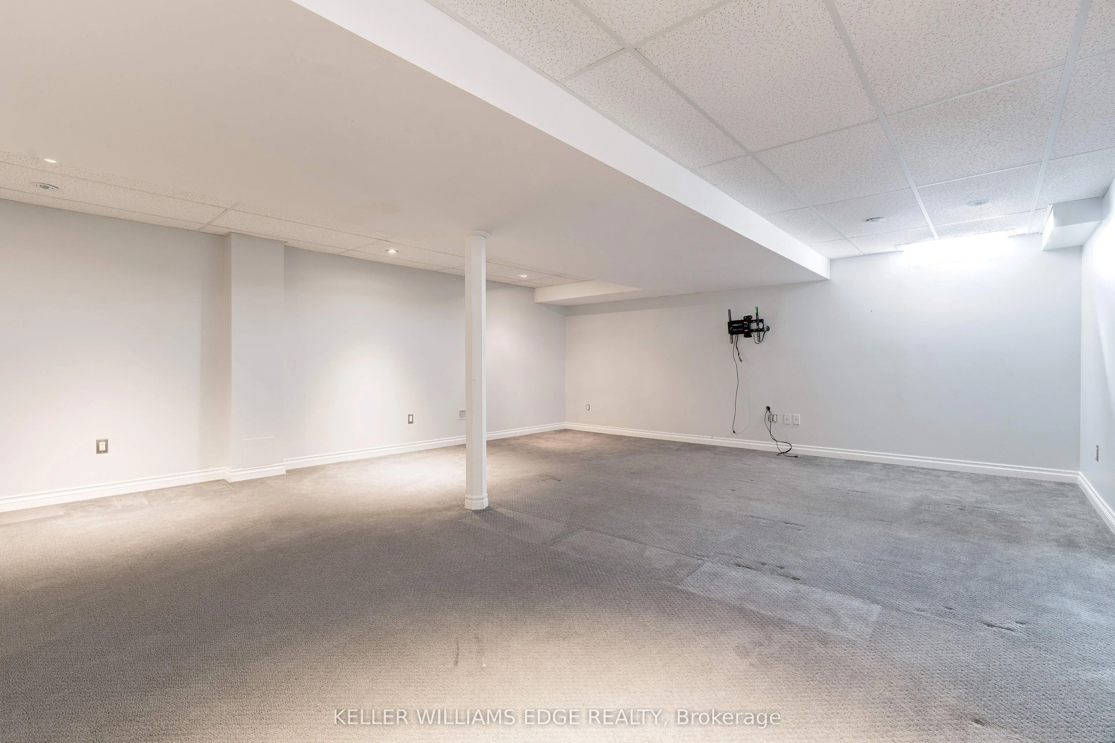 85 Mowat Crescent