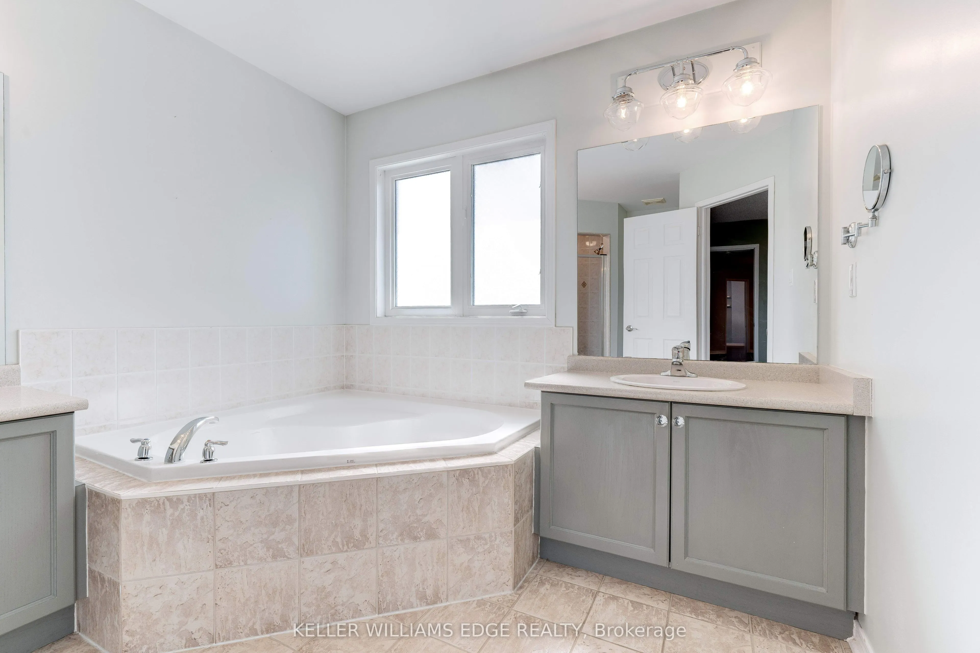 85 Mowat Crescent