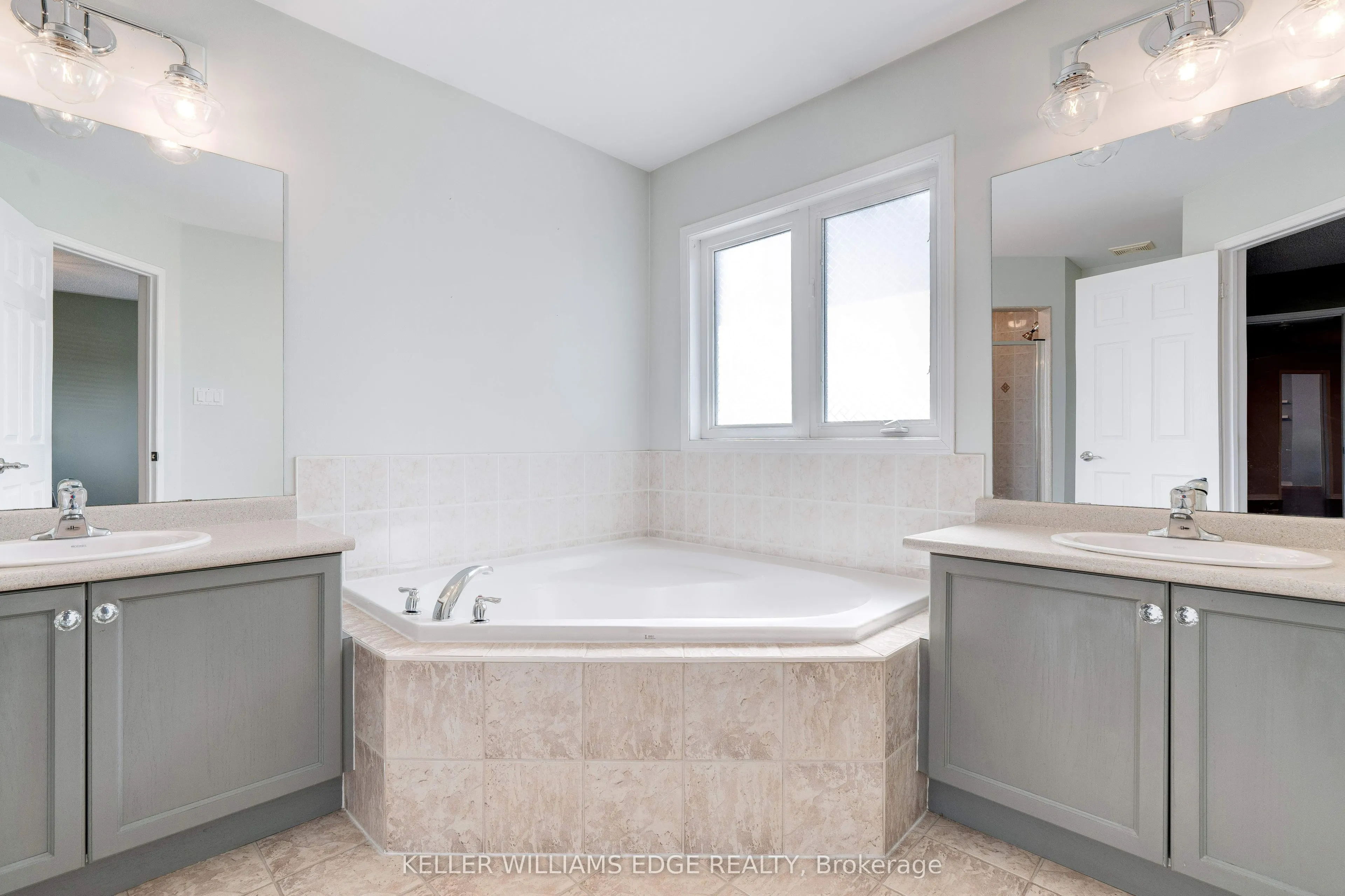 85 Mowat Crescent