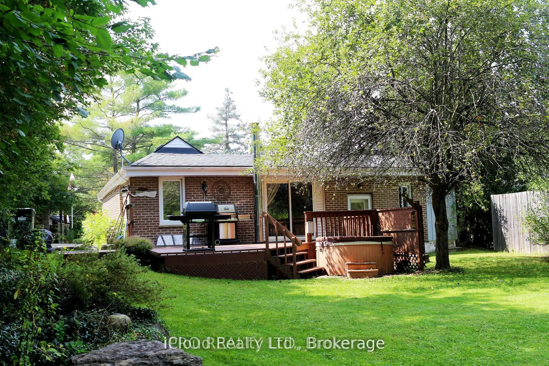 11 Maple Lane, #Upper