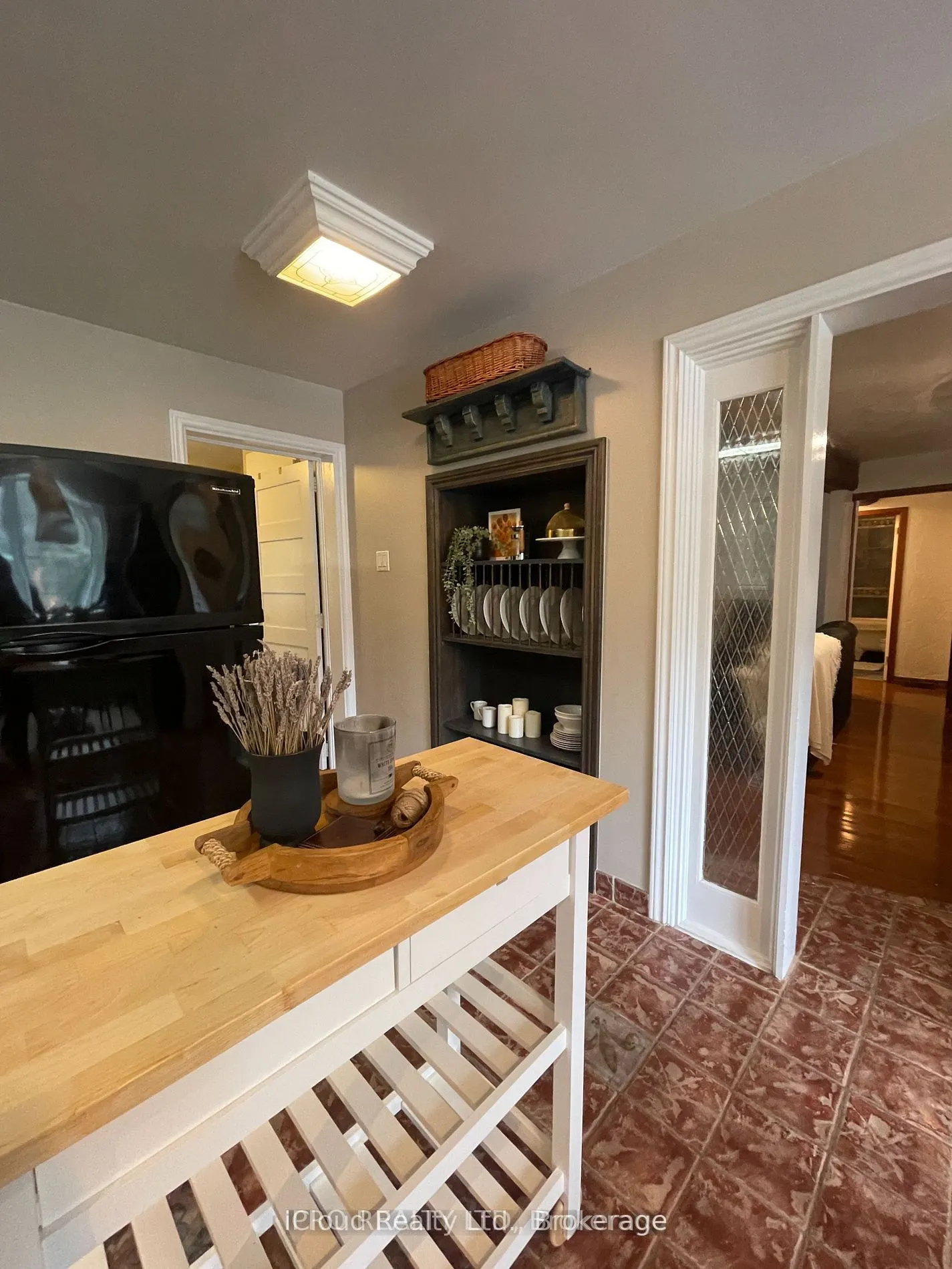 11 Maple Lane, #Upper