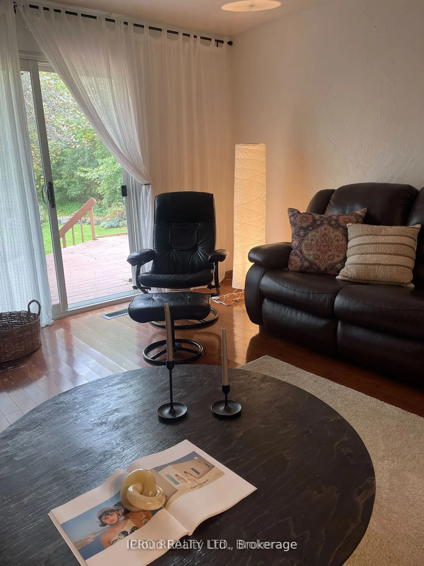11 Maple Lane, #Upper