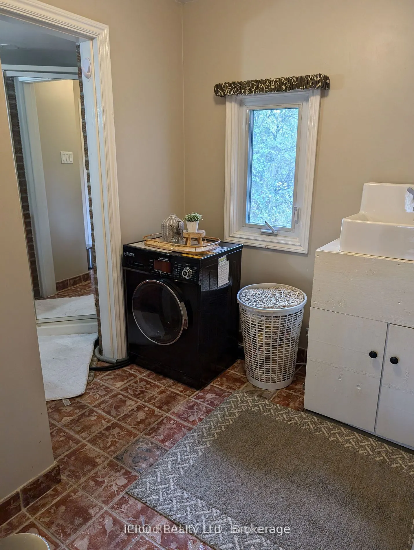 11 Maple Lane, #Upper