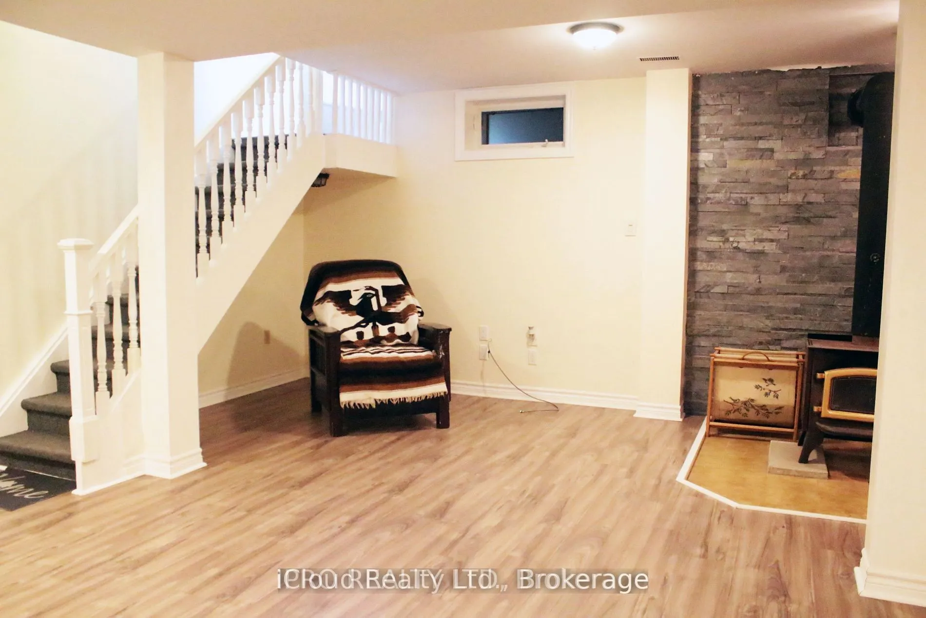11 Maple Lane, #Upper