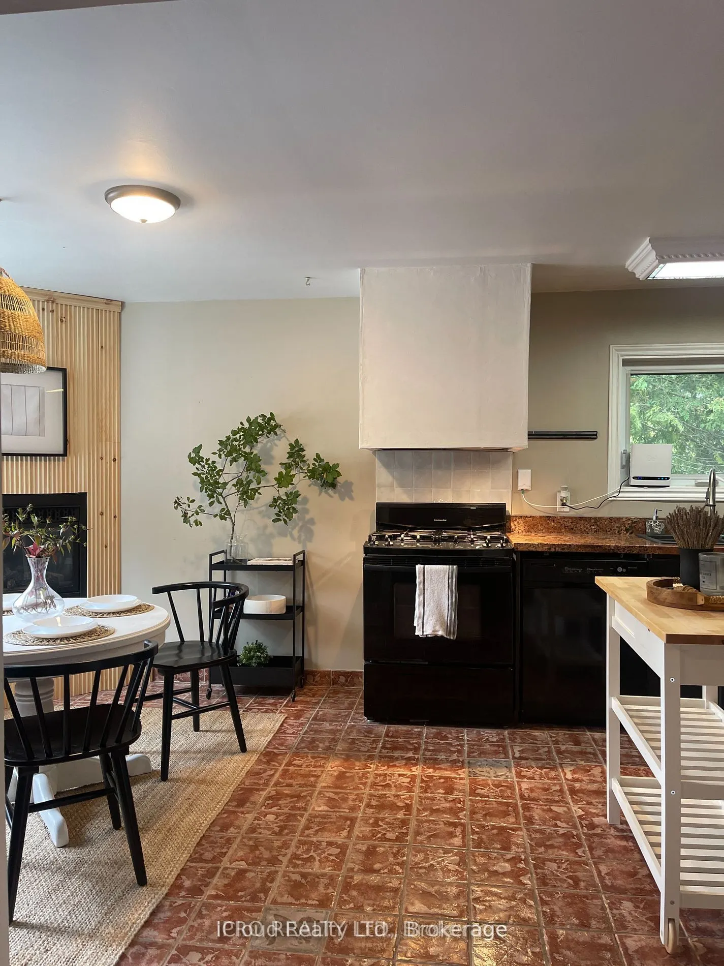 11 Maple Lane, #Upper
