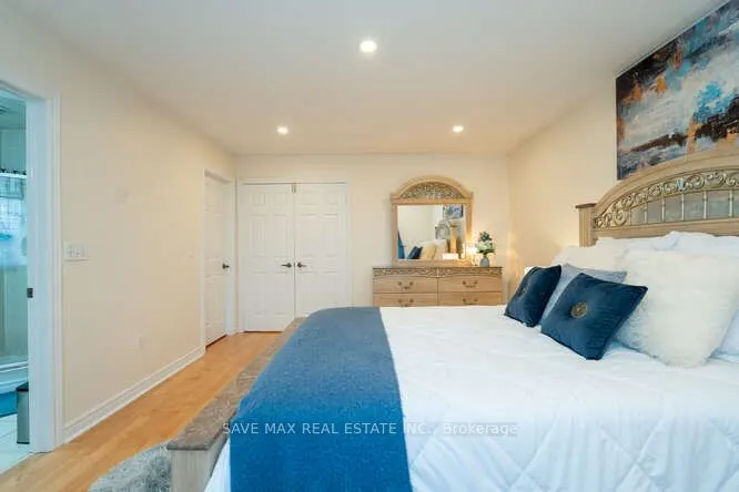 3452 Eglinton Avenue W