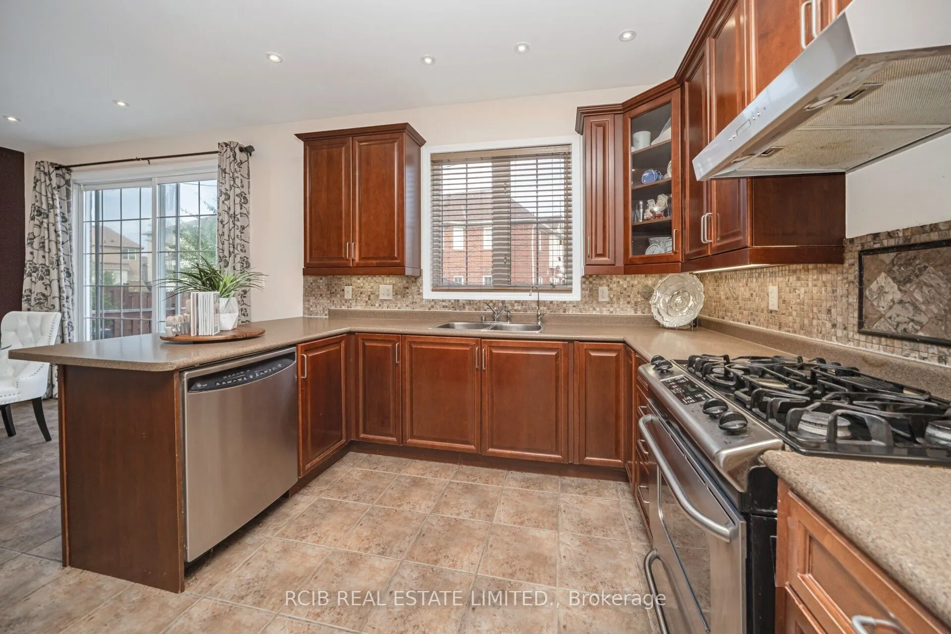14 Alboreto Way