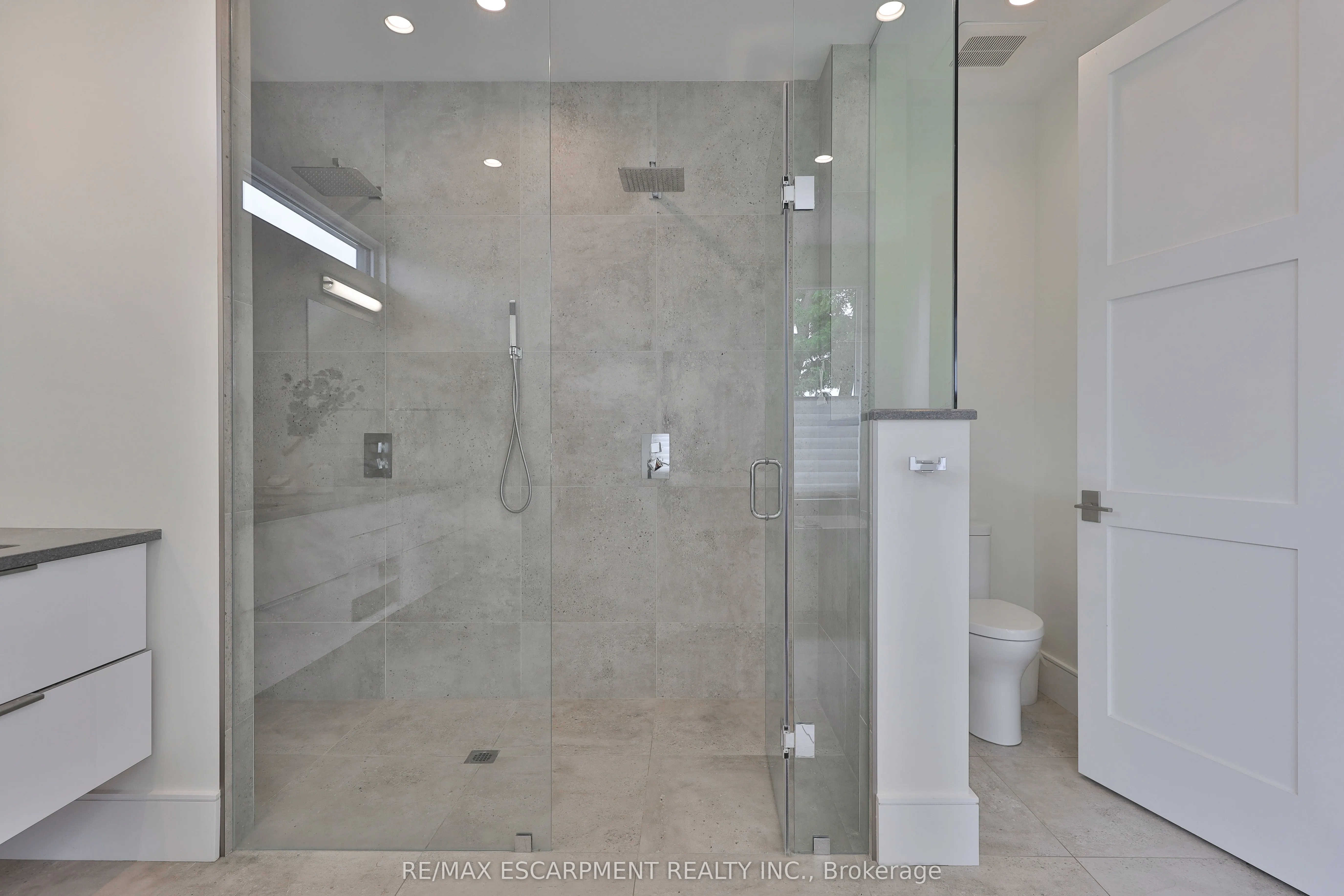 49 Pine Avenue S