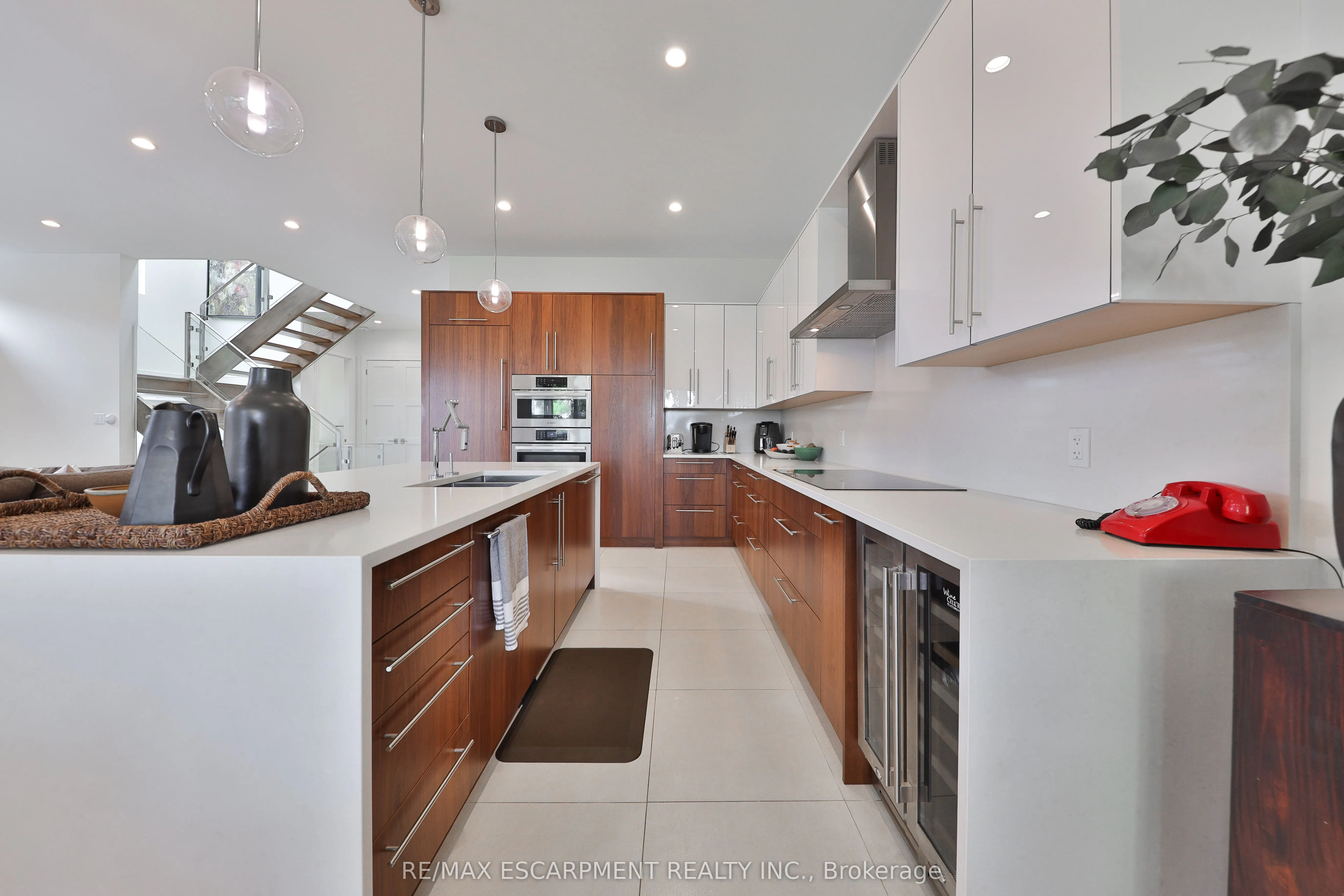 49 Pine Avenue S