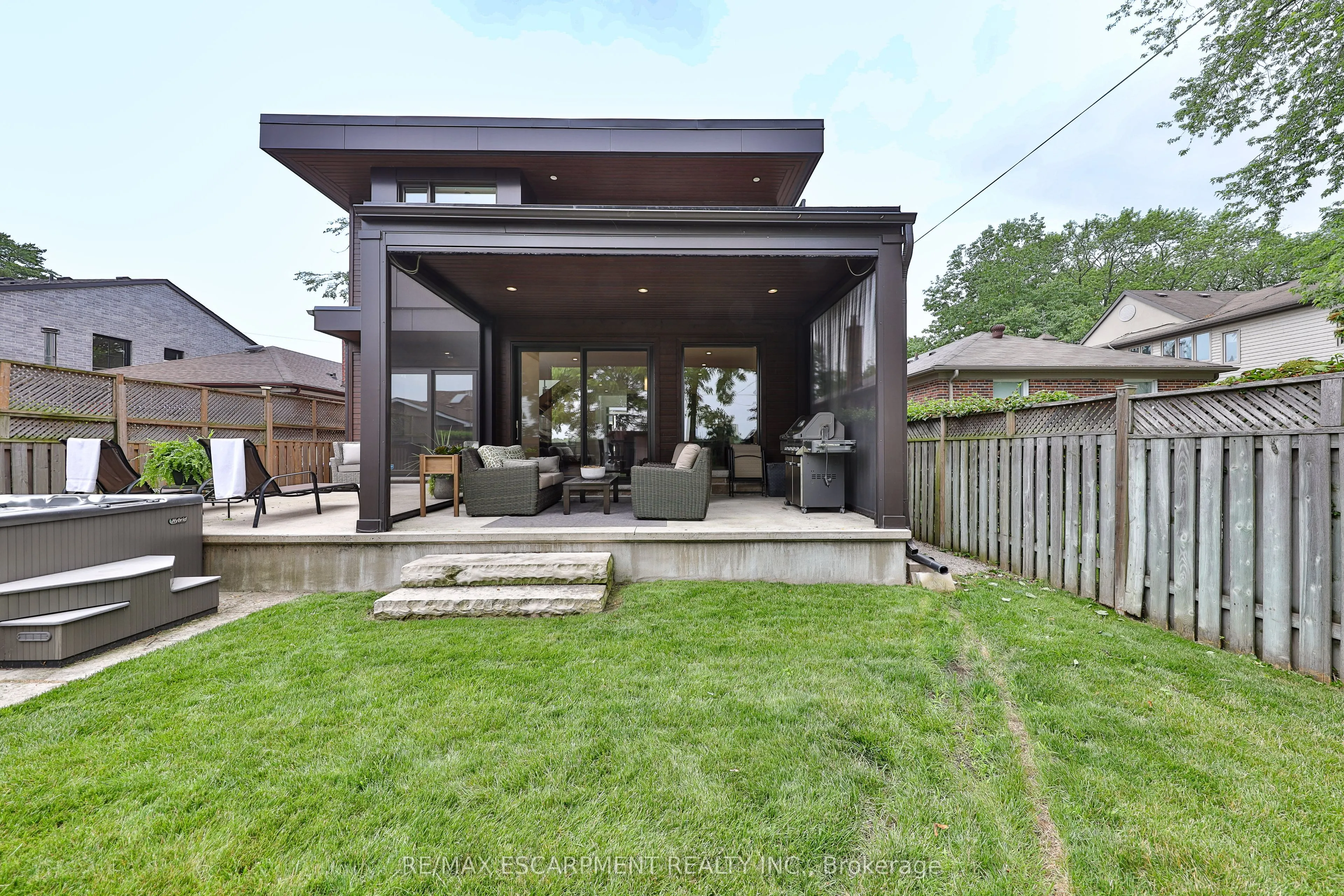 49 Pine Avenue S