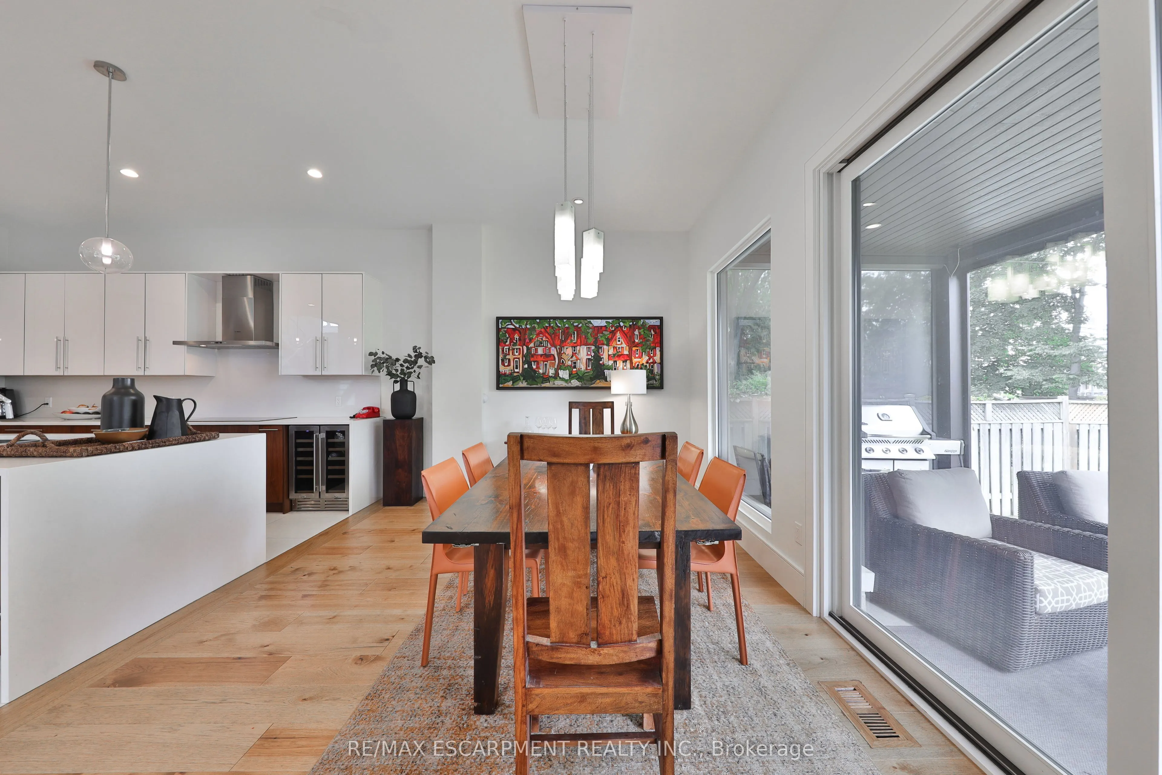 49 Pine Avenue S