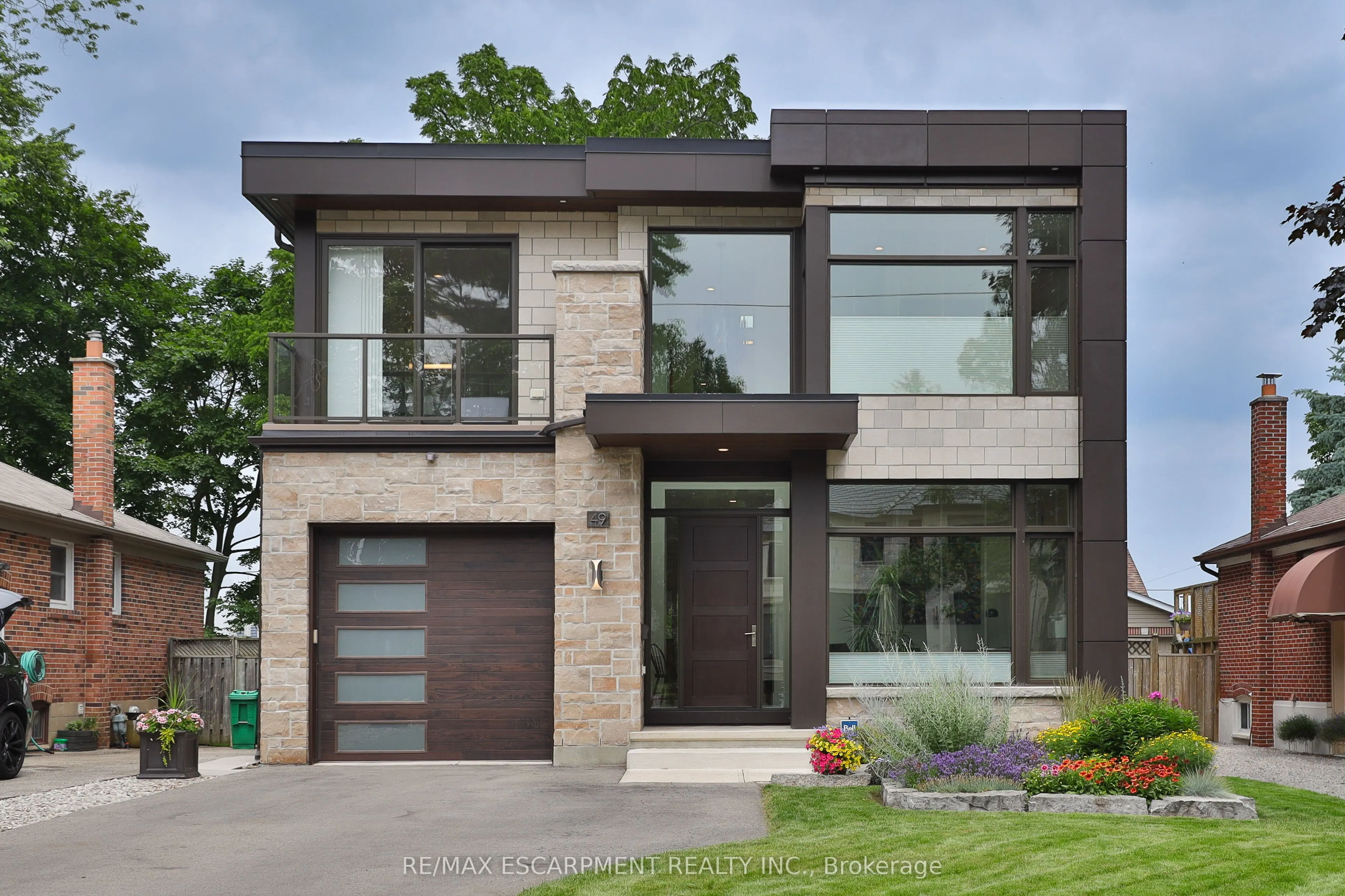 49 Pine Avenue S