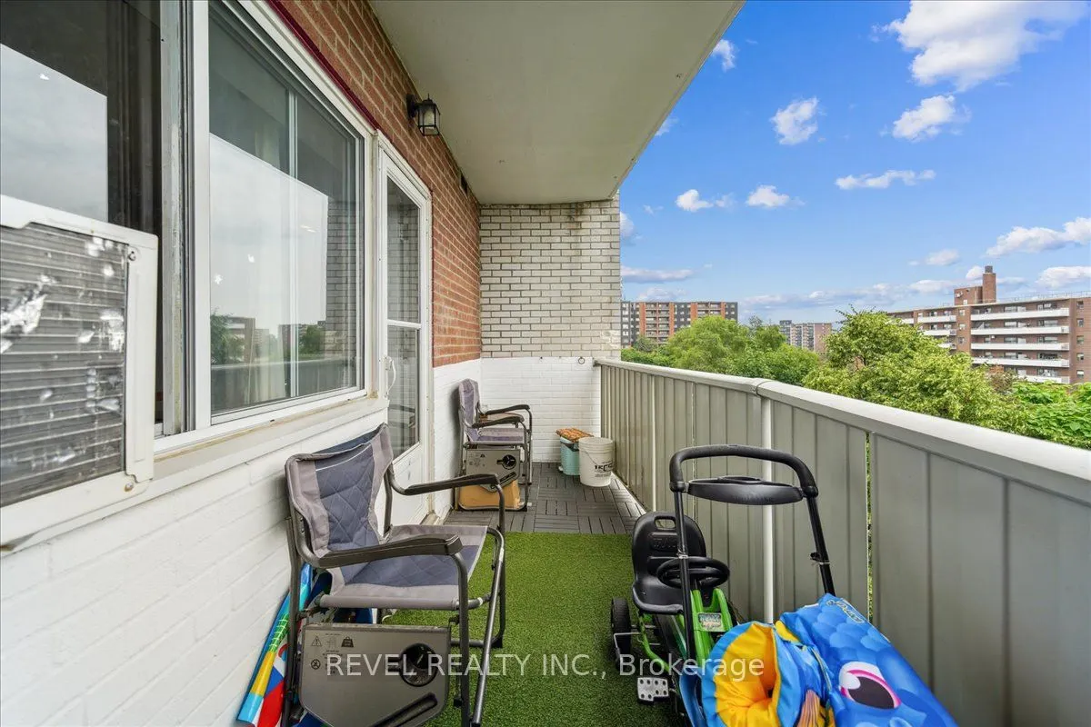 1660 Bloor Street E, #615