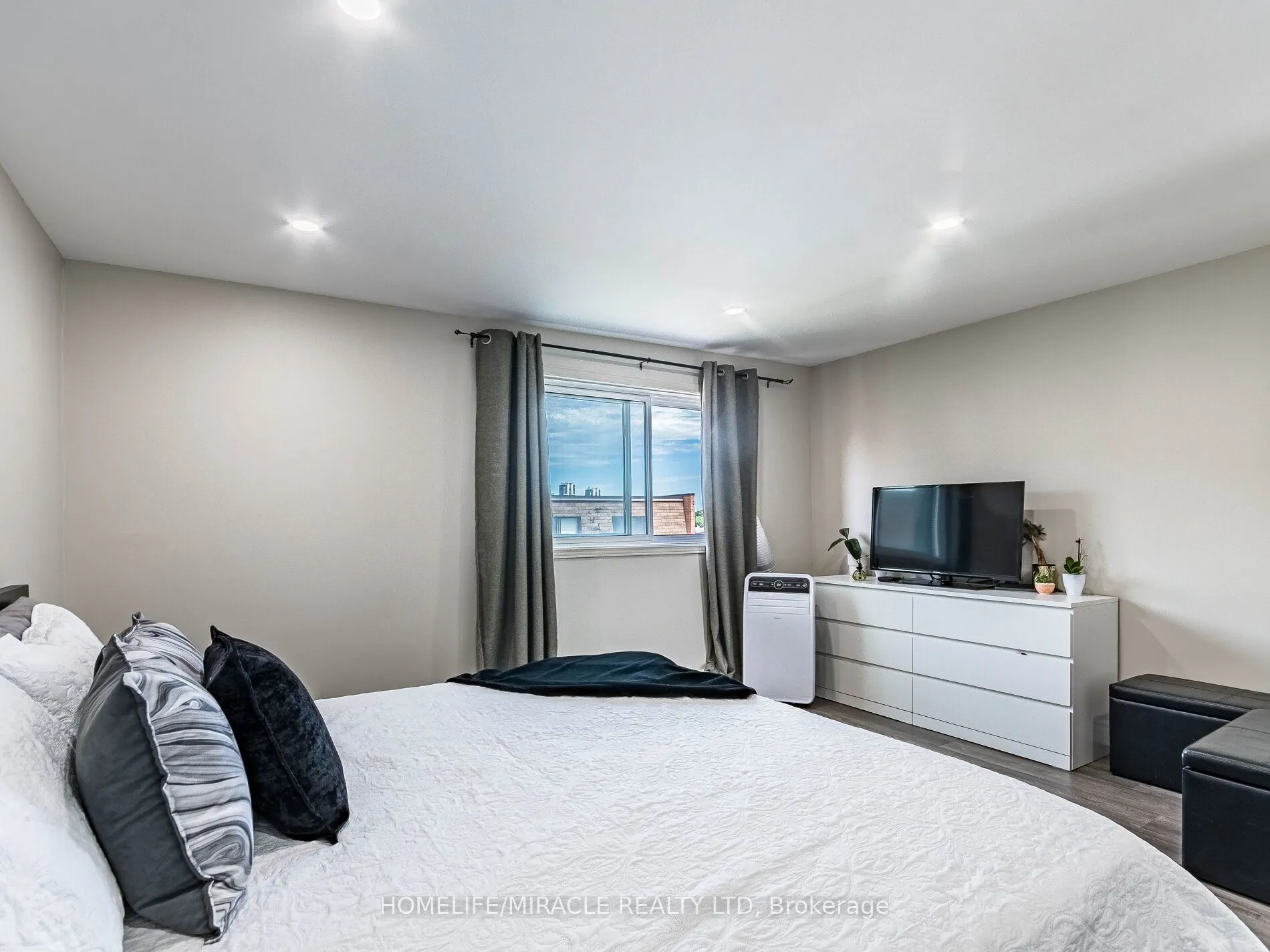 180 Mississauga Valley Boulevard #124