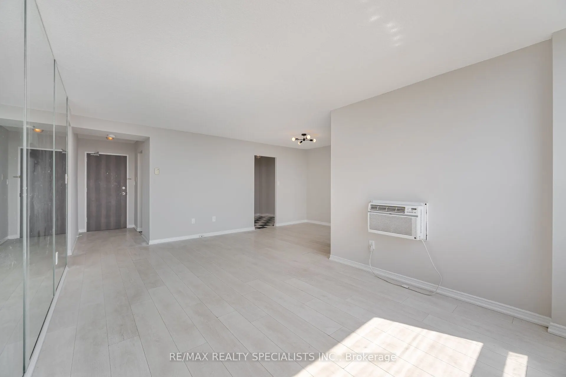 2542 Argyle Road, #1205