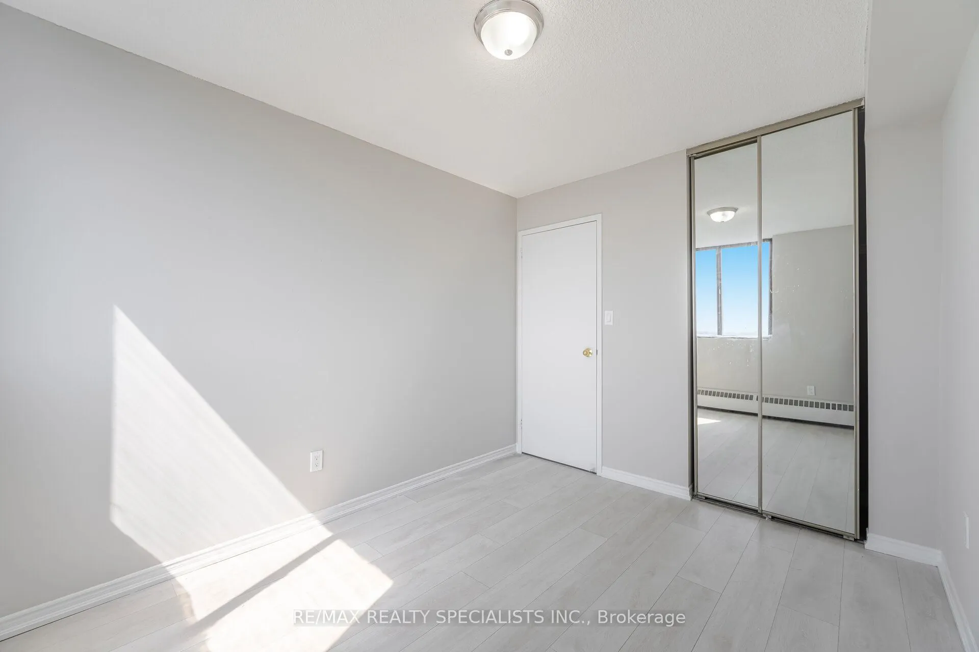 2542 Argyle Road, #1205