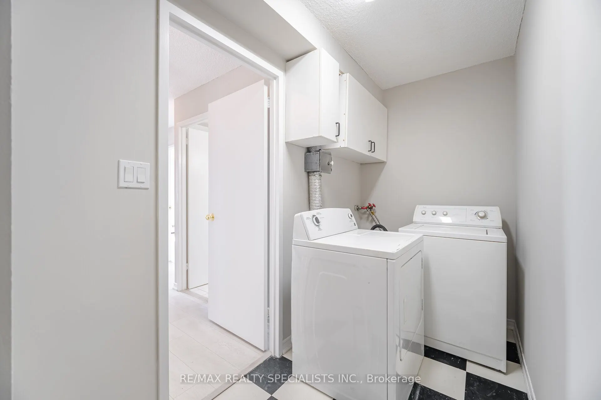2542 Argyle Road, #1205