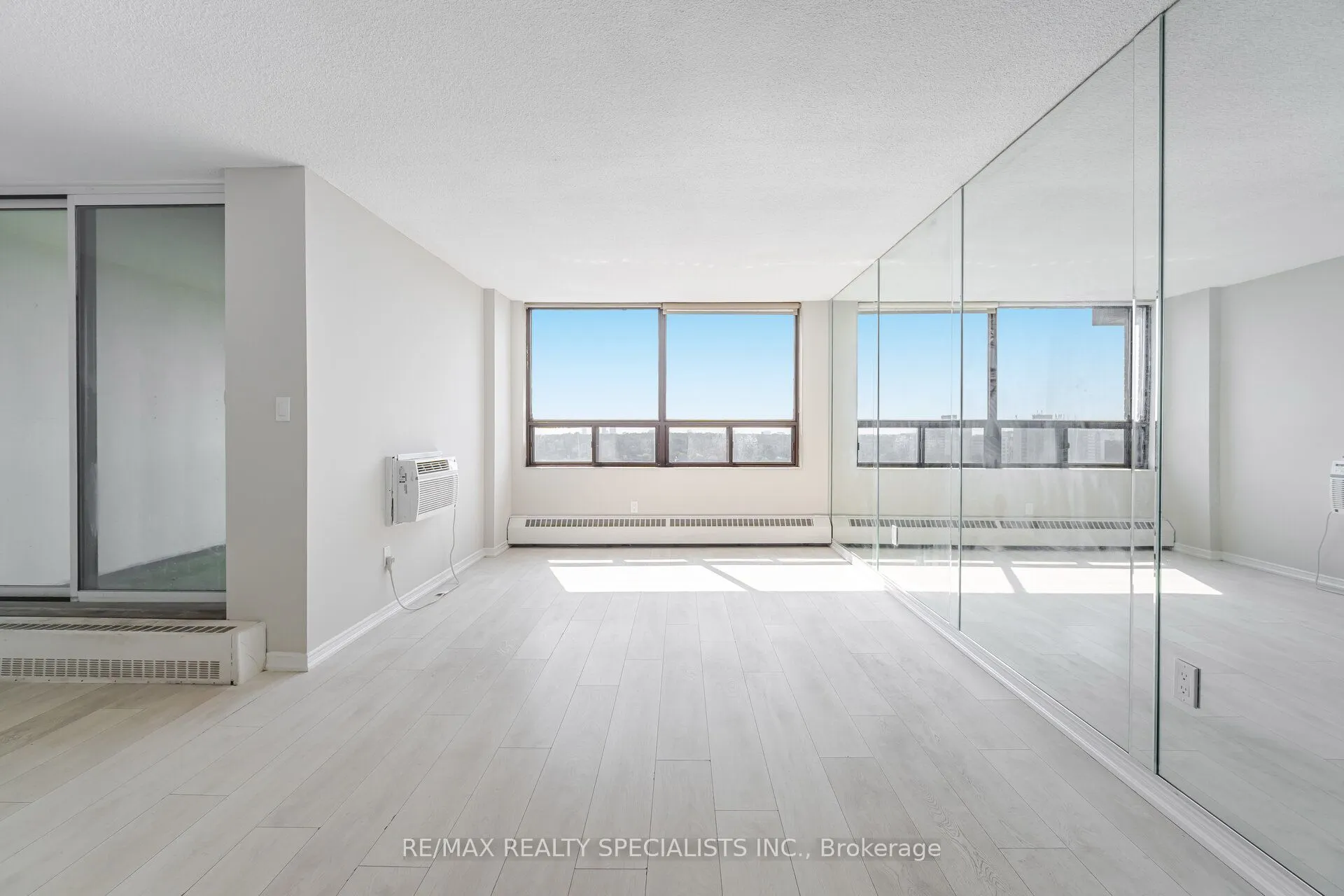 2542 Argyle Road, #1205