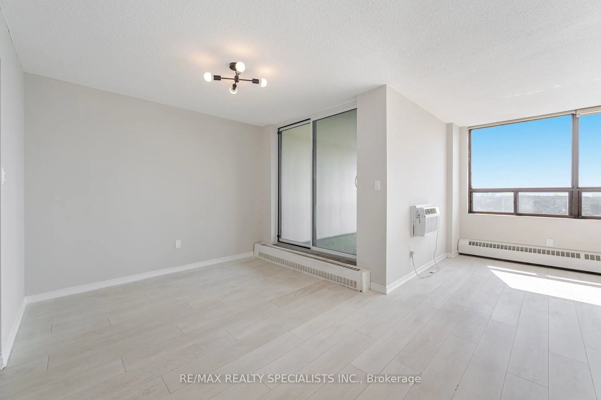 2542 Argyle Road, #1205