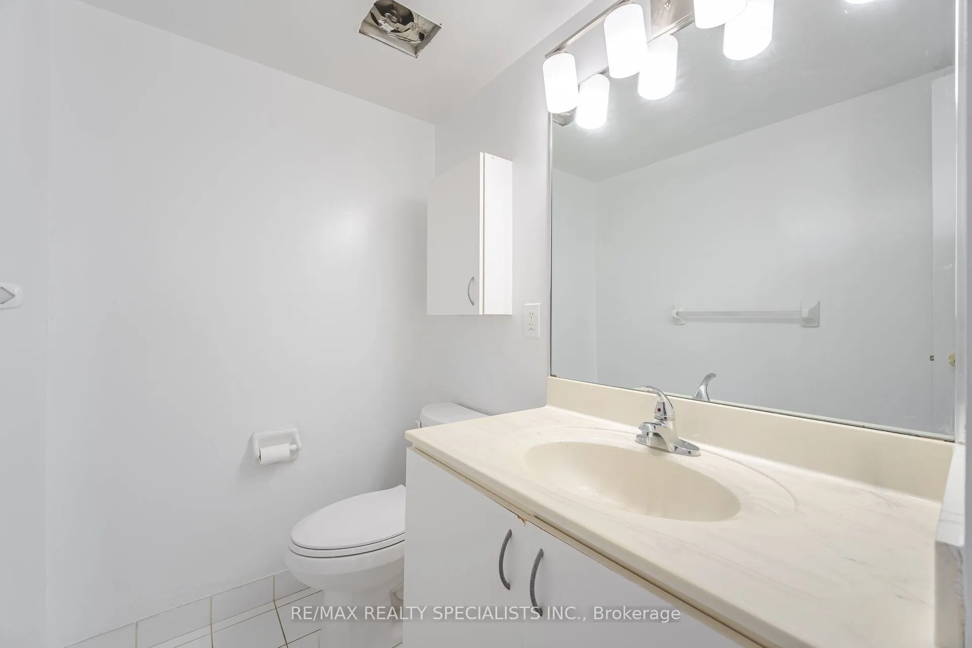 2542 Argyle Road, #1205
