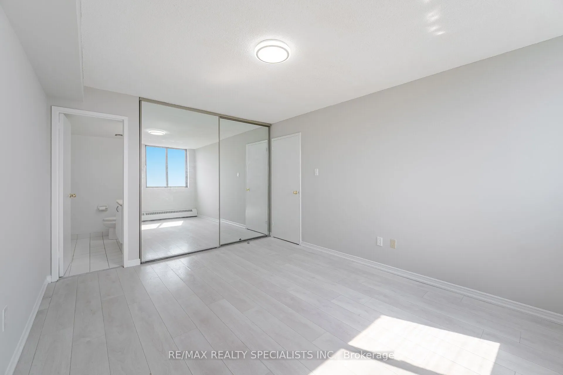2542 Argyle Road, #1205