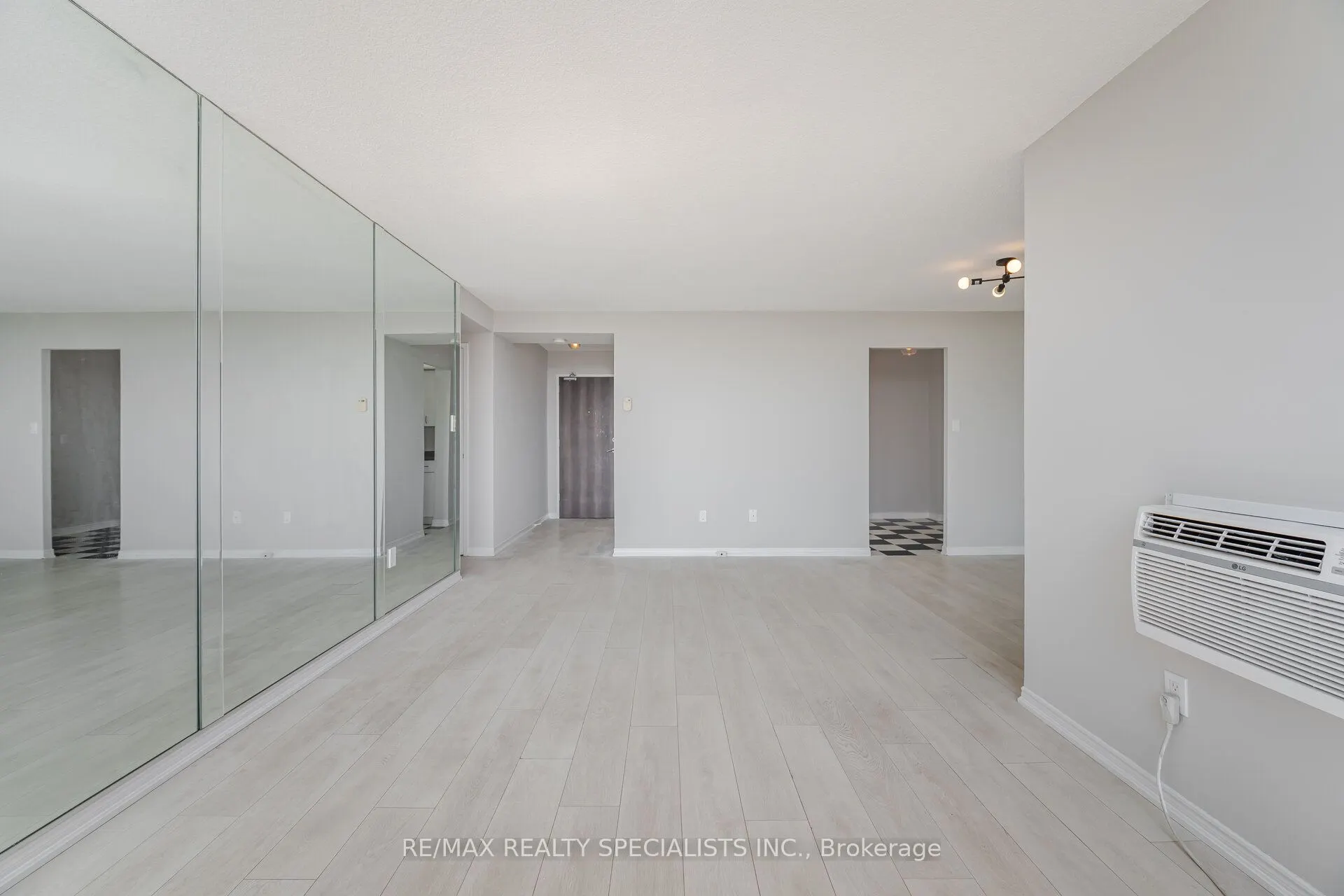 2542 Argyle Road, #1205