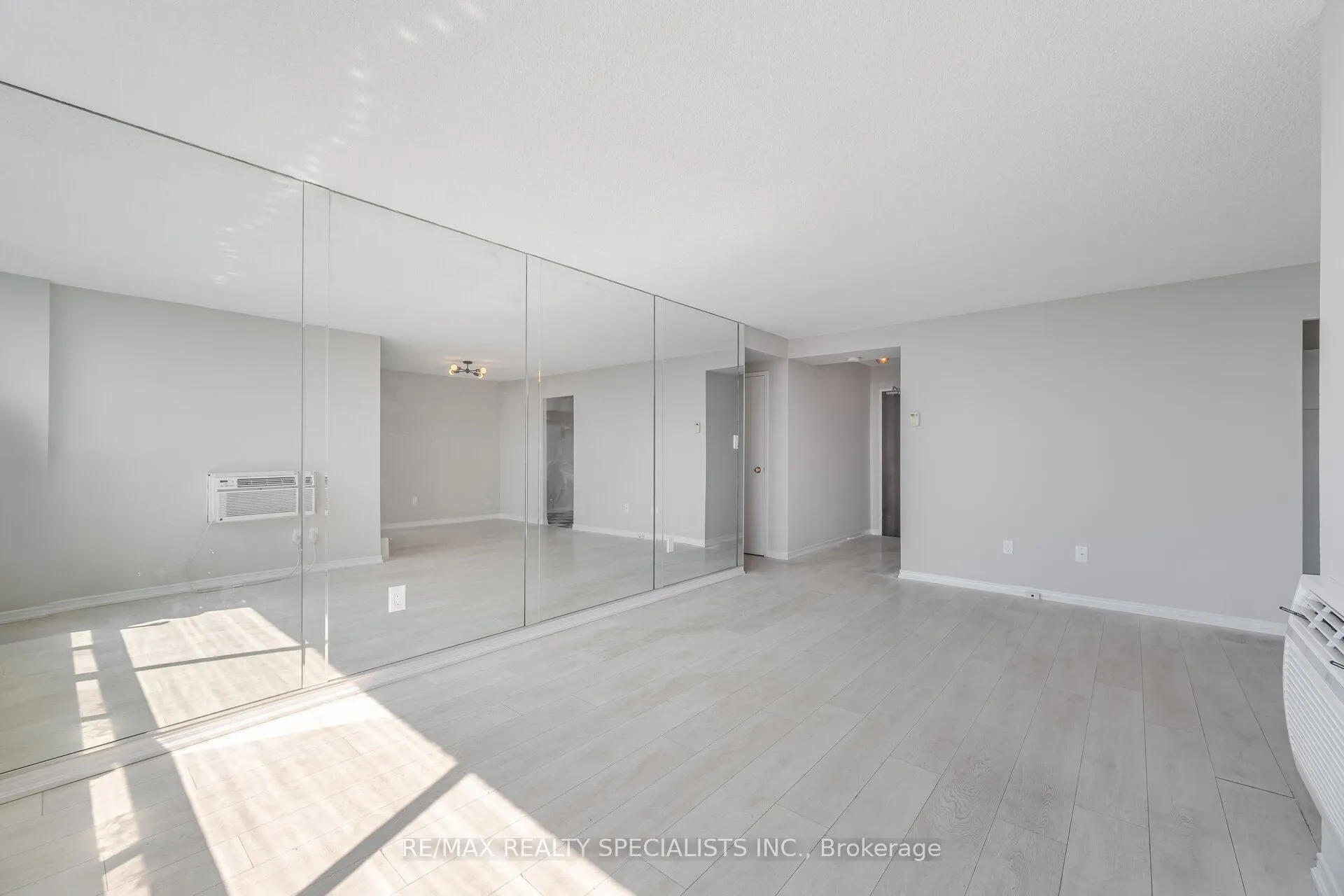 2542 Argyle Road, #1205