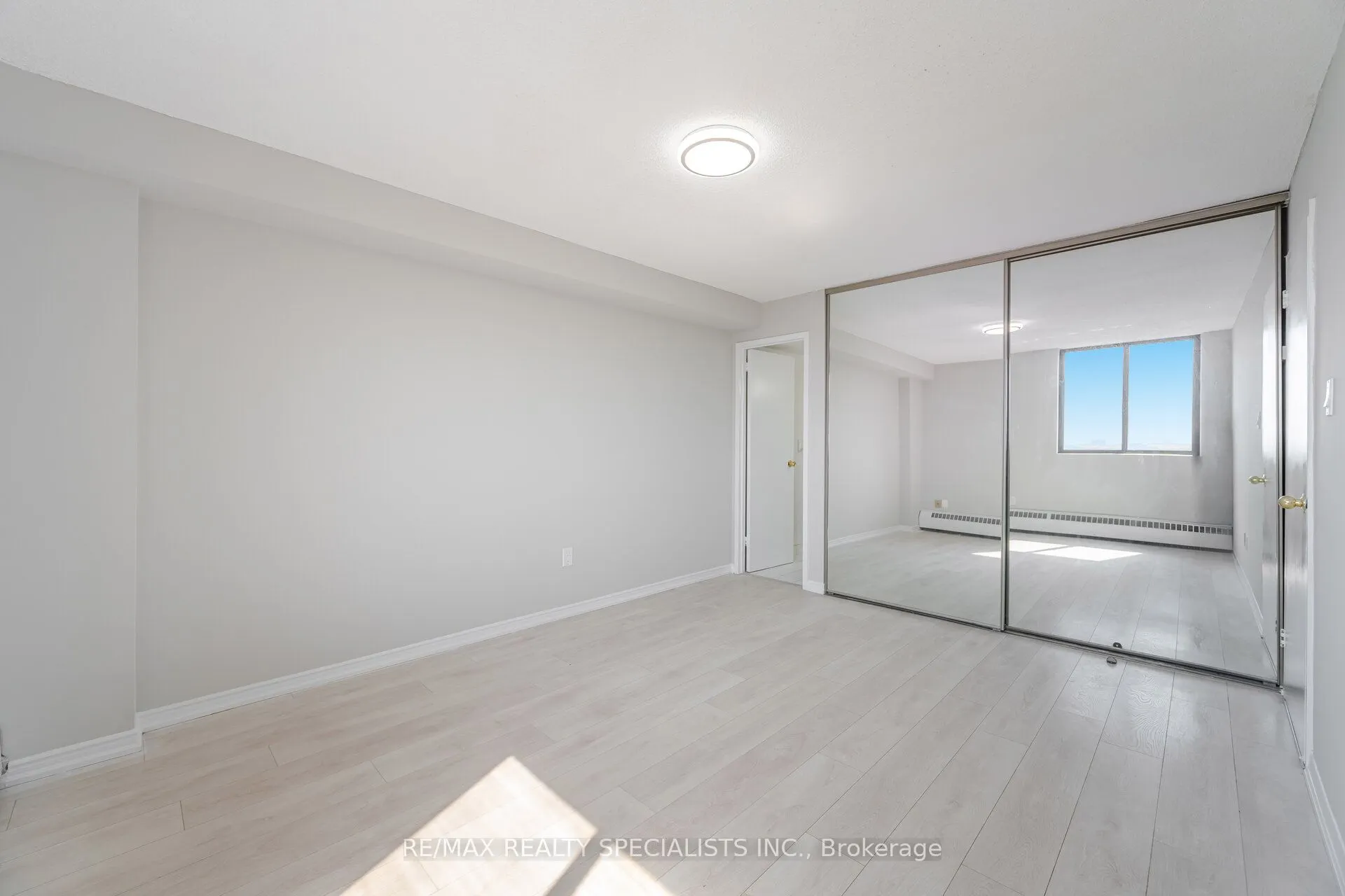 2542 Argyle Road, #1205