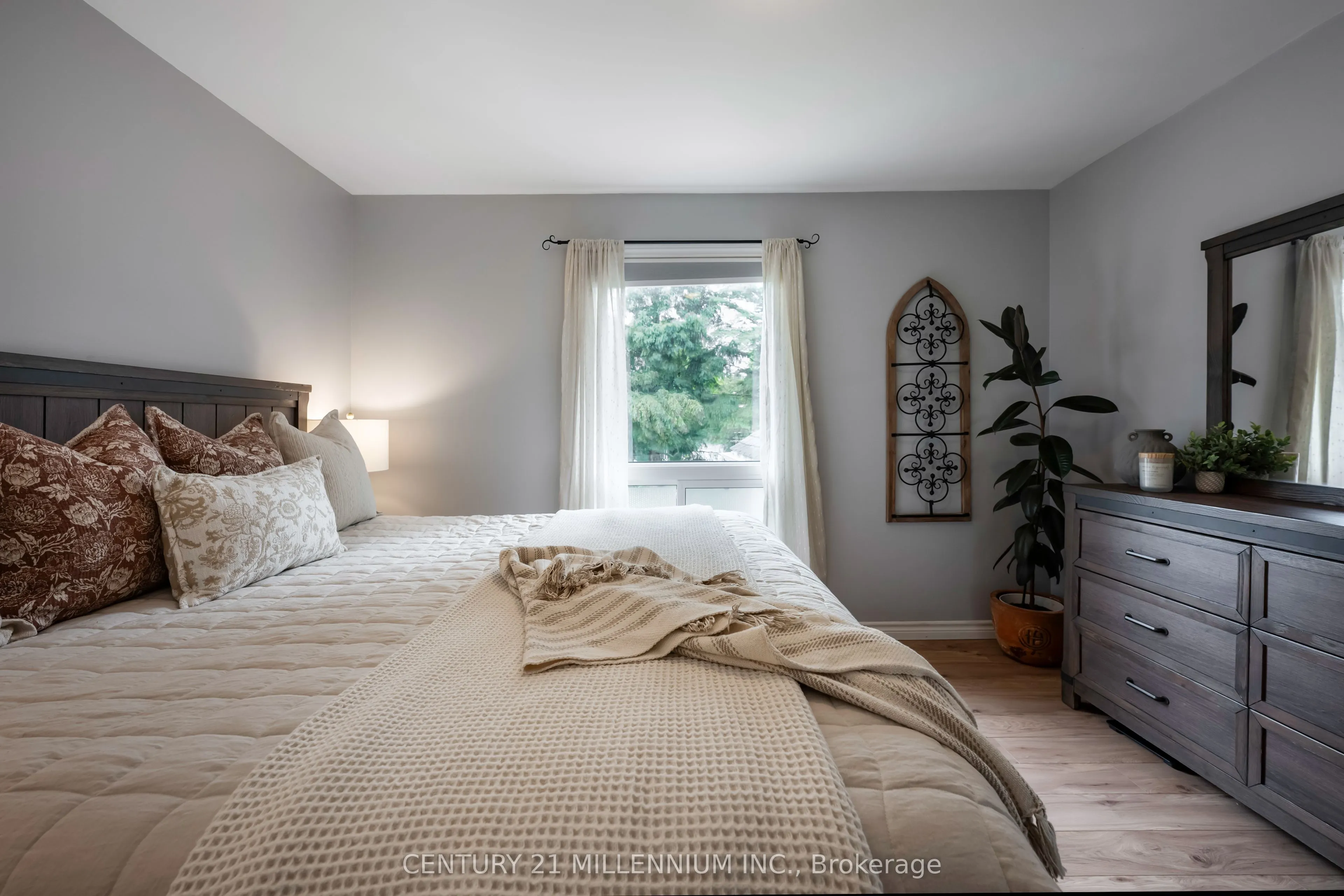 33 Caledonia Road