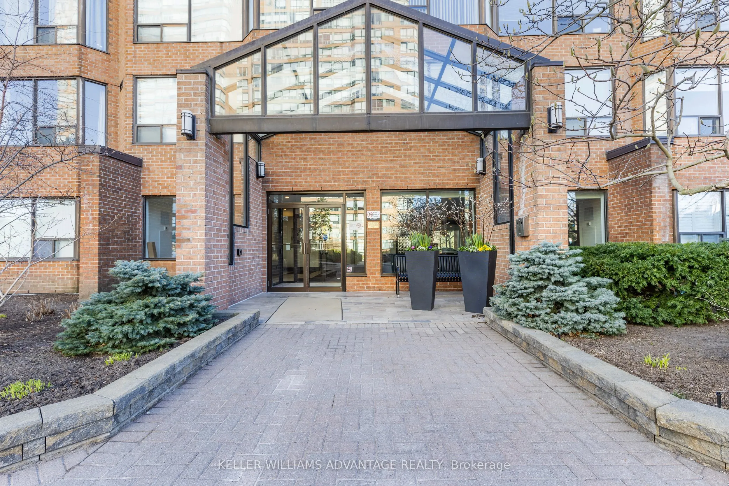 1270 Maple Crossing Boulevard, #208