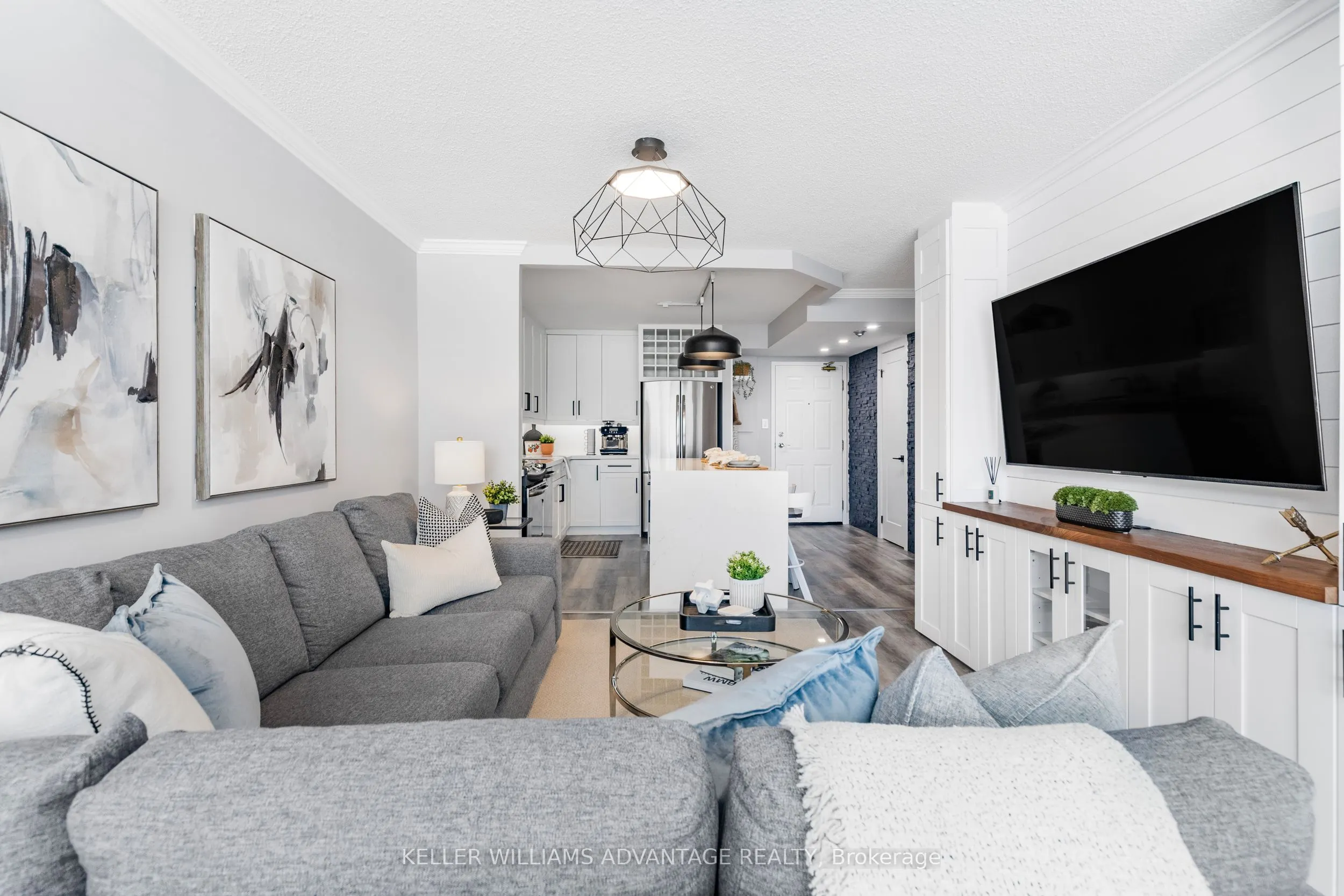 1270 Maple Crossing Boulevard, #208