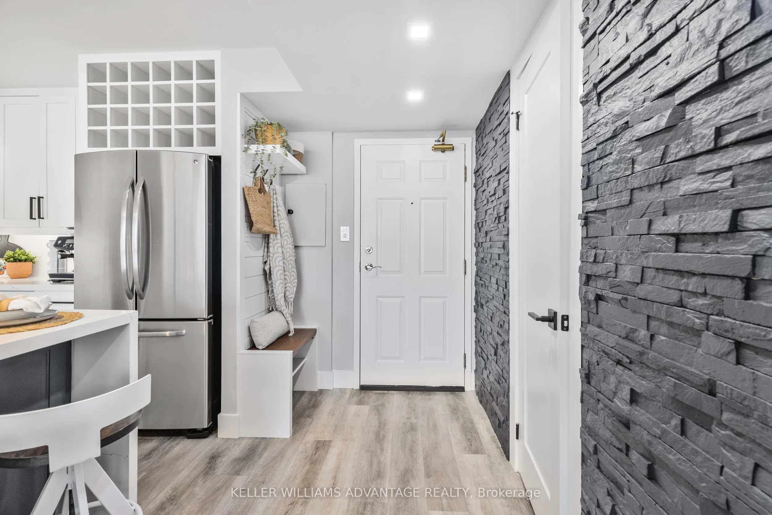 1270 Maple Crossing Boulevard, #208