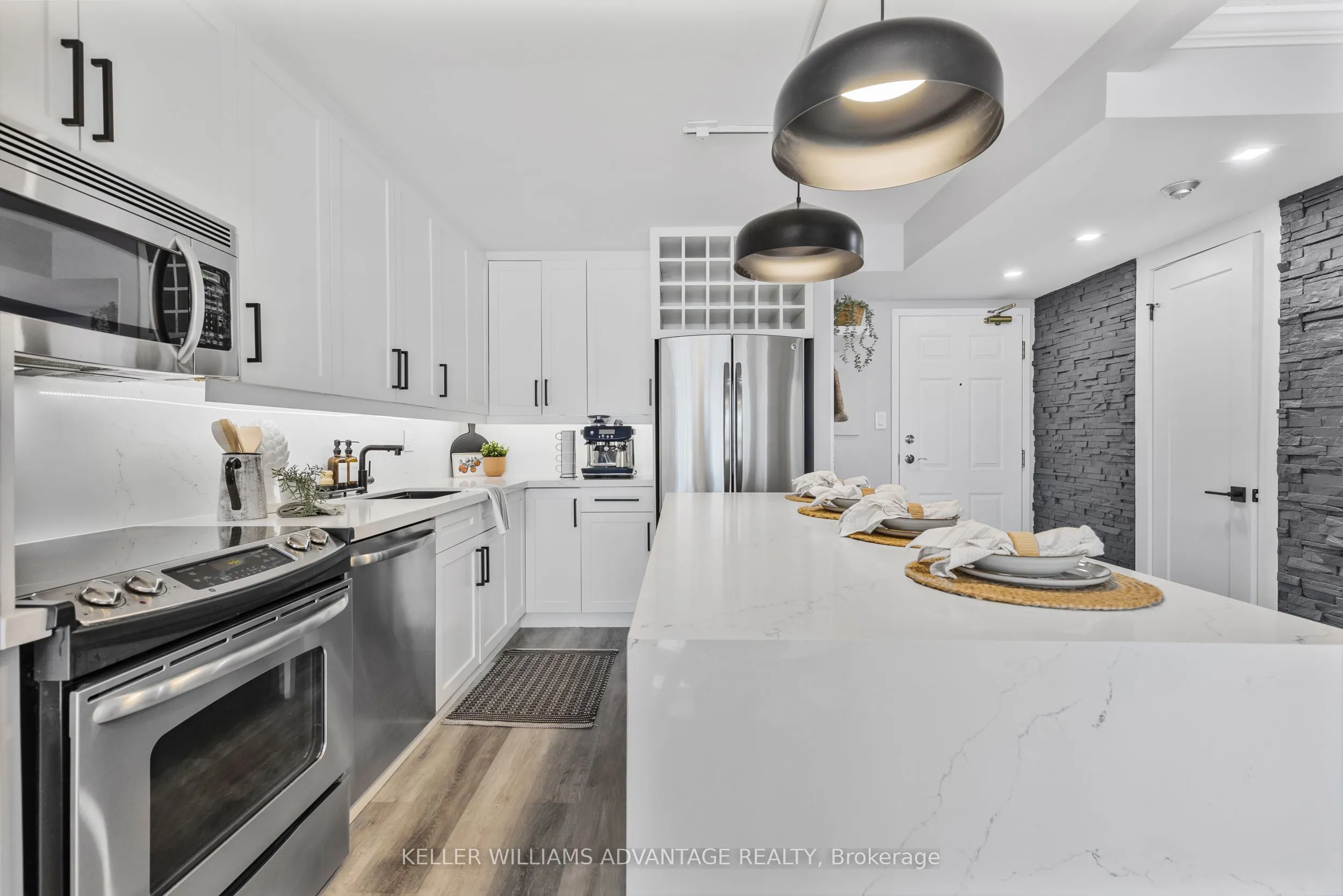 1270 Maple Crossing Boulevard, #208