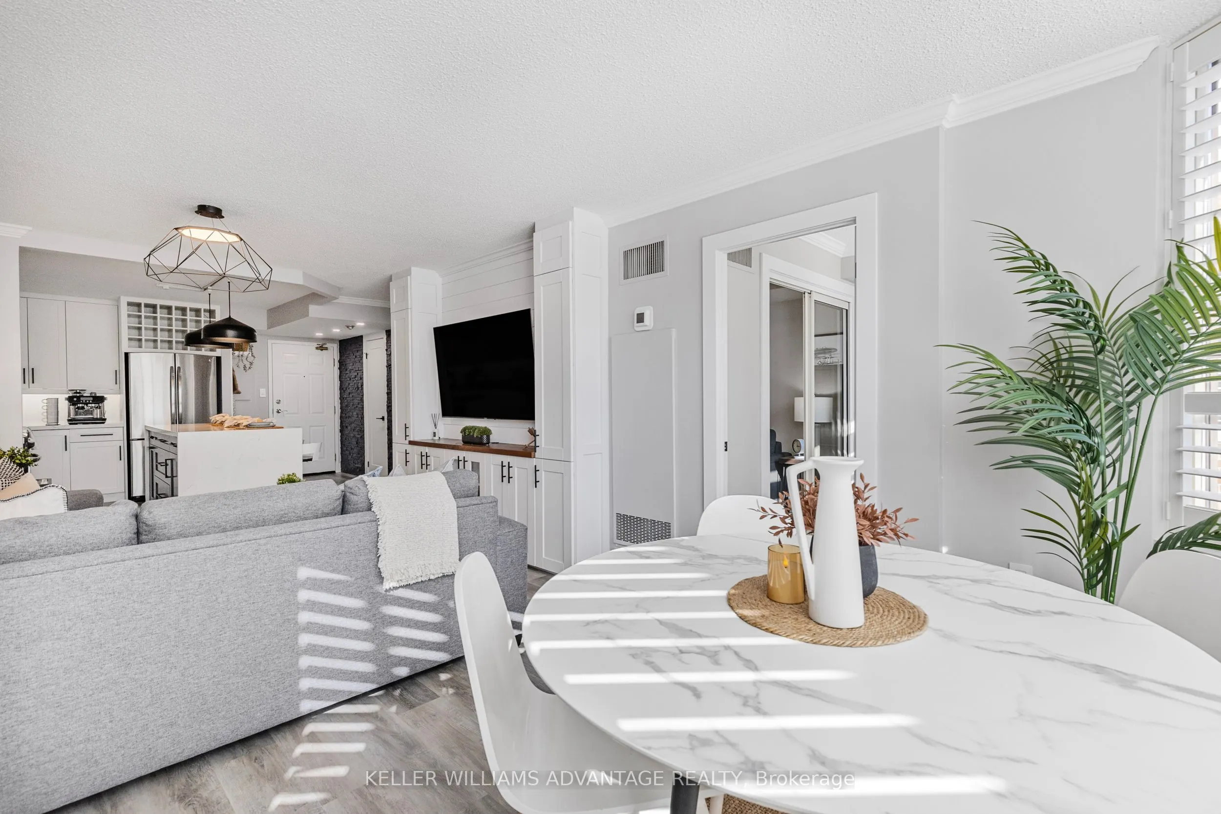 1270 Maple Crossing Boulevard, #208