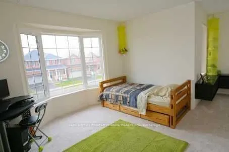 2 Abbotsbury Drive