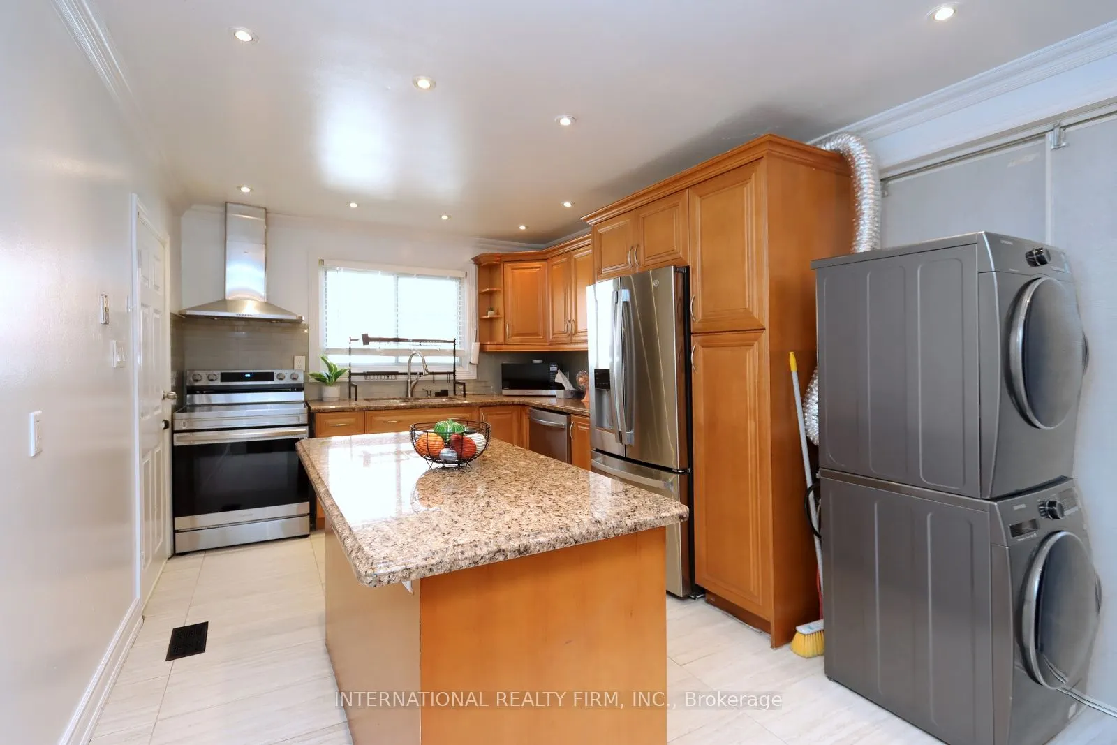 3352 Queen Frederica Drive