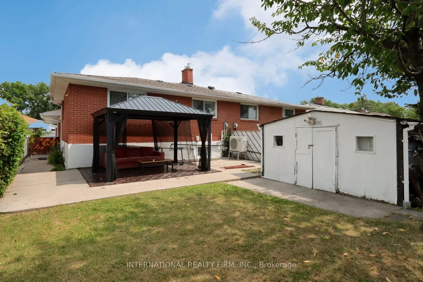 3352 Queen Frederica Drive