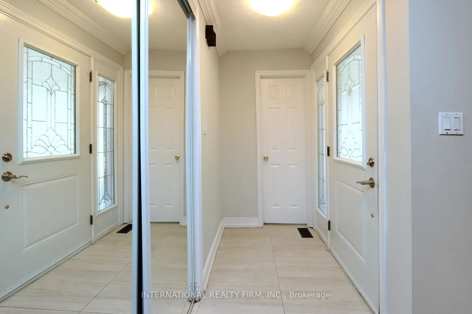 3352 Queen Frederica Drive