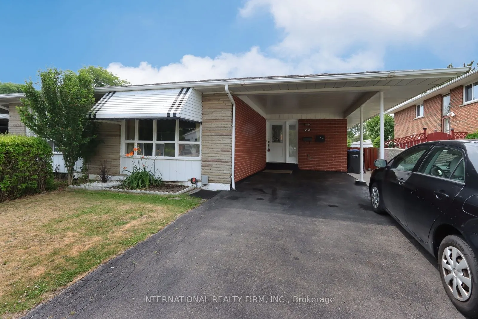 3352 Queen Frederica Drive