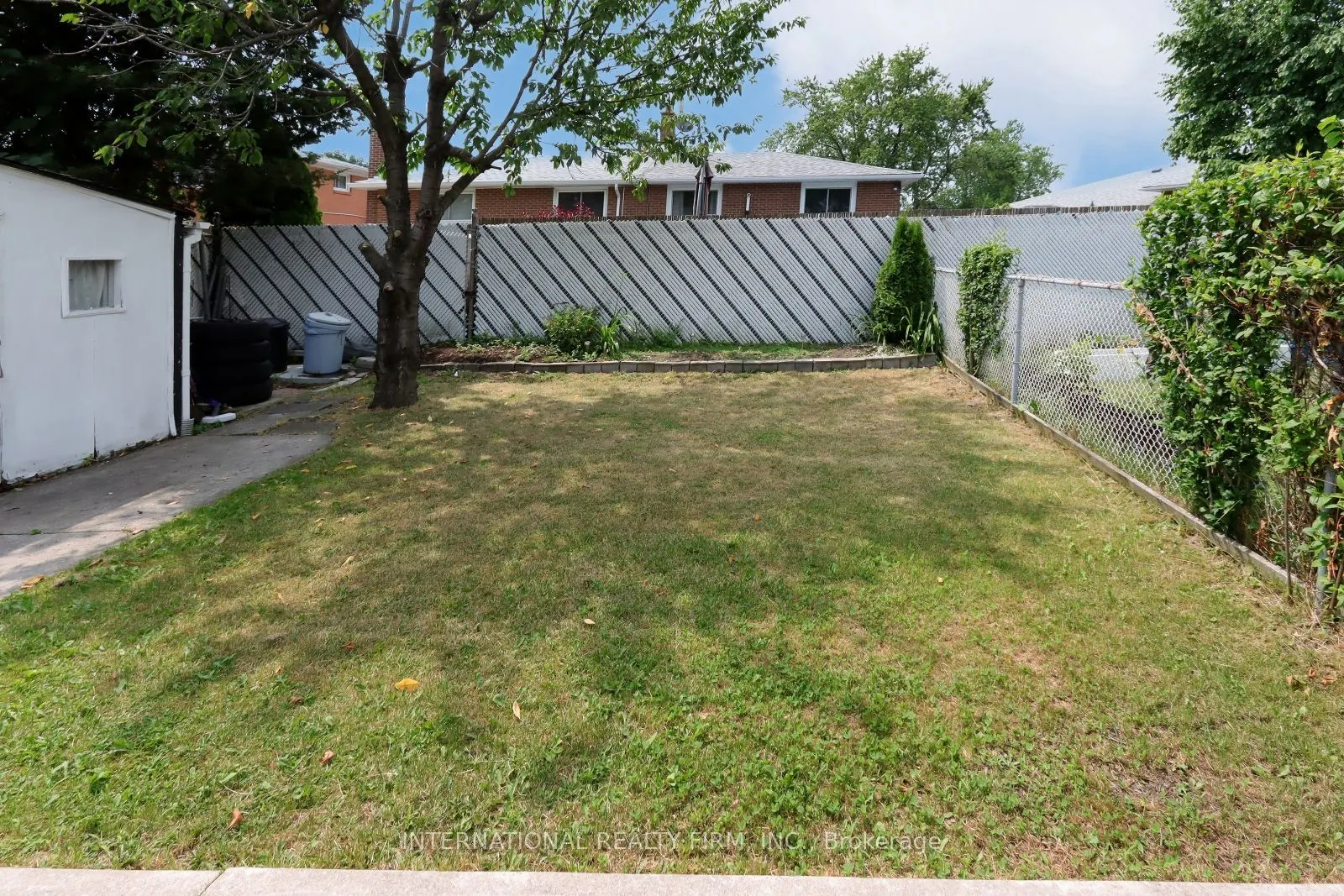 3352 Queen Frederica Drive