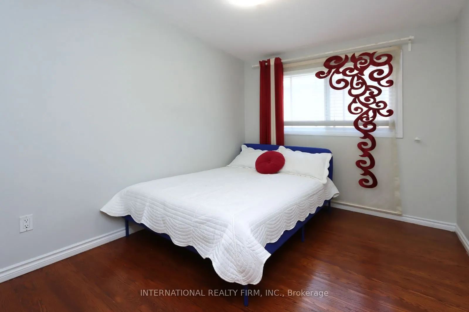 3352 Queen Frederica Drive
