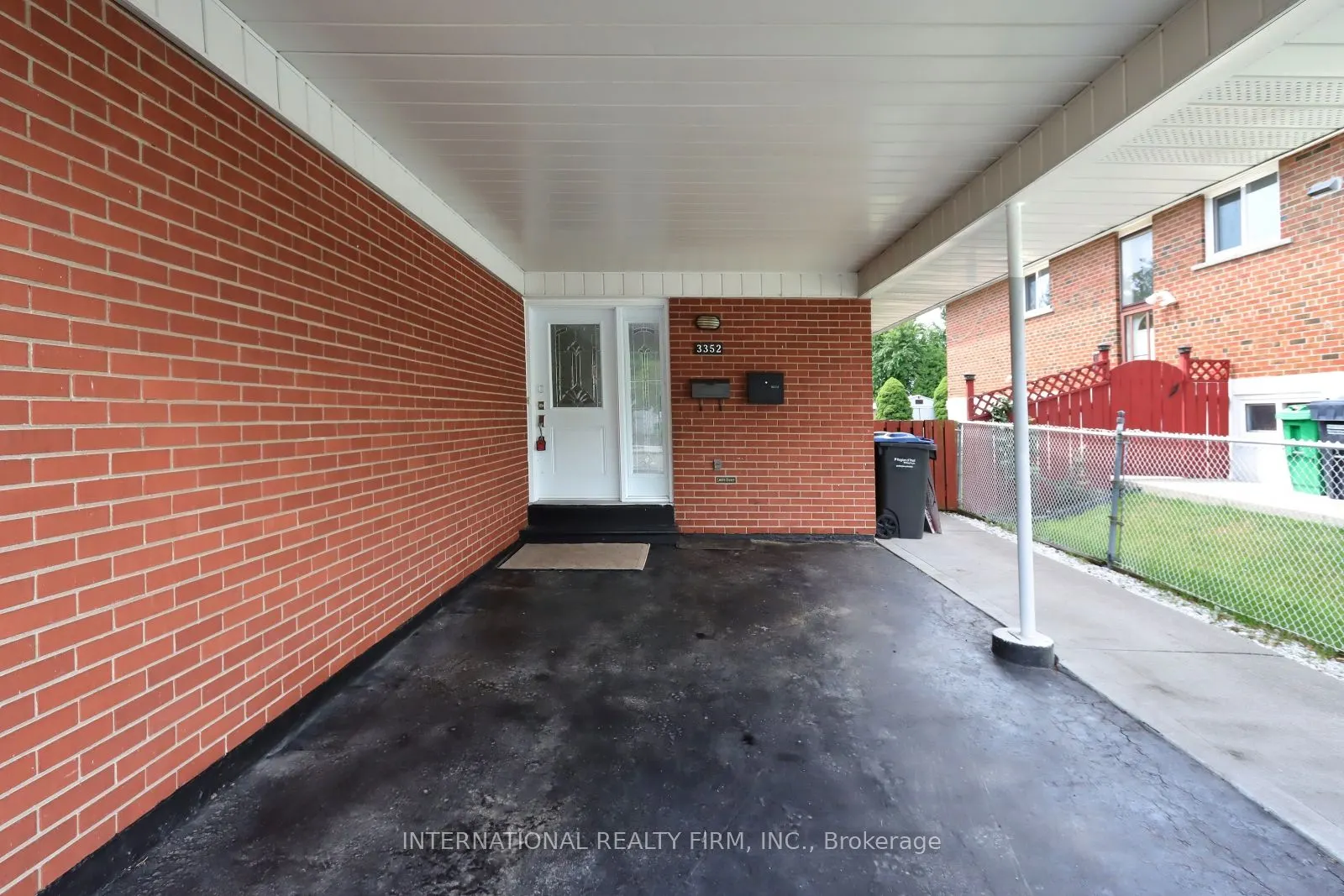 3352 Queen Frederica Drive