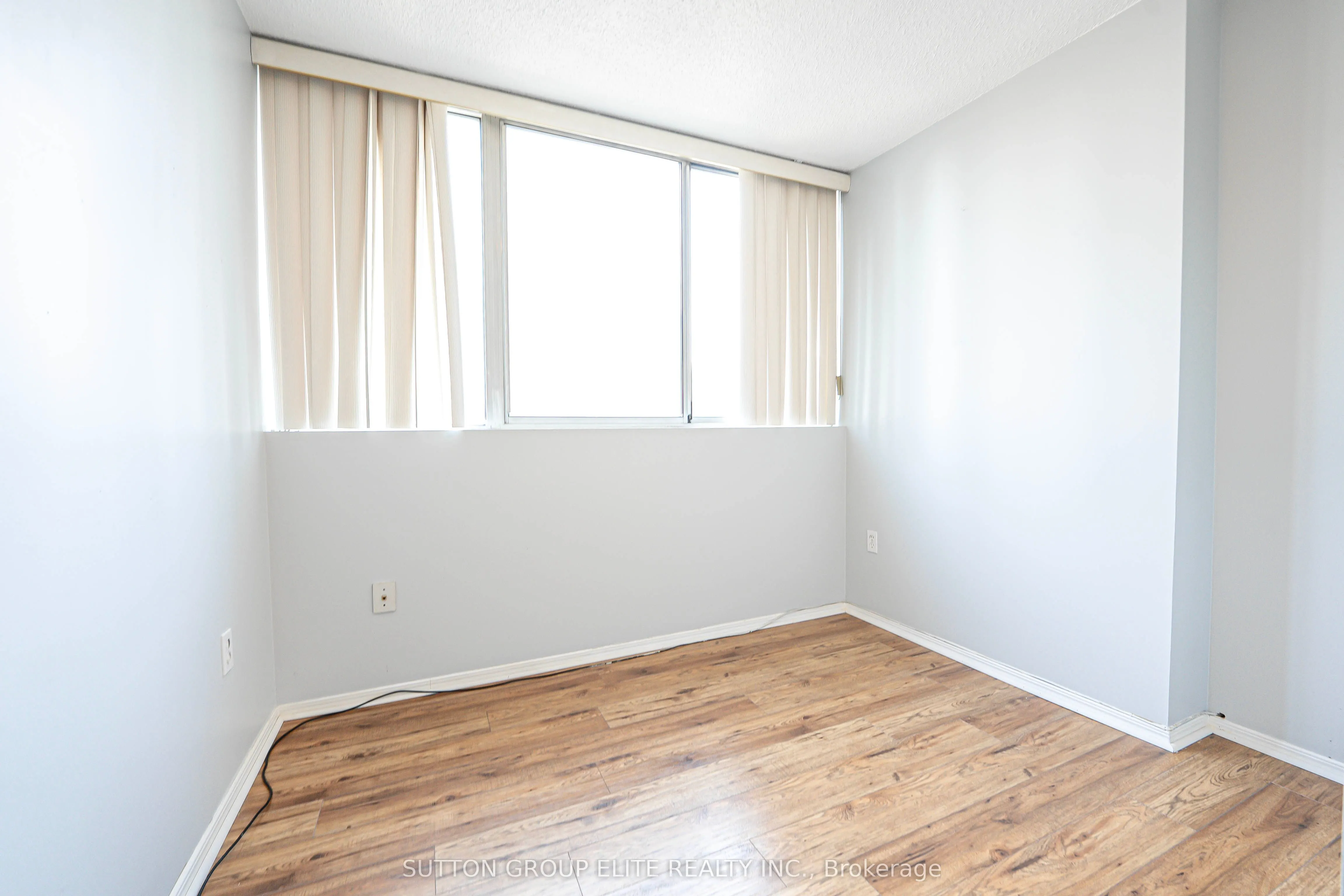 3590 Kaneff Crescent, #1203