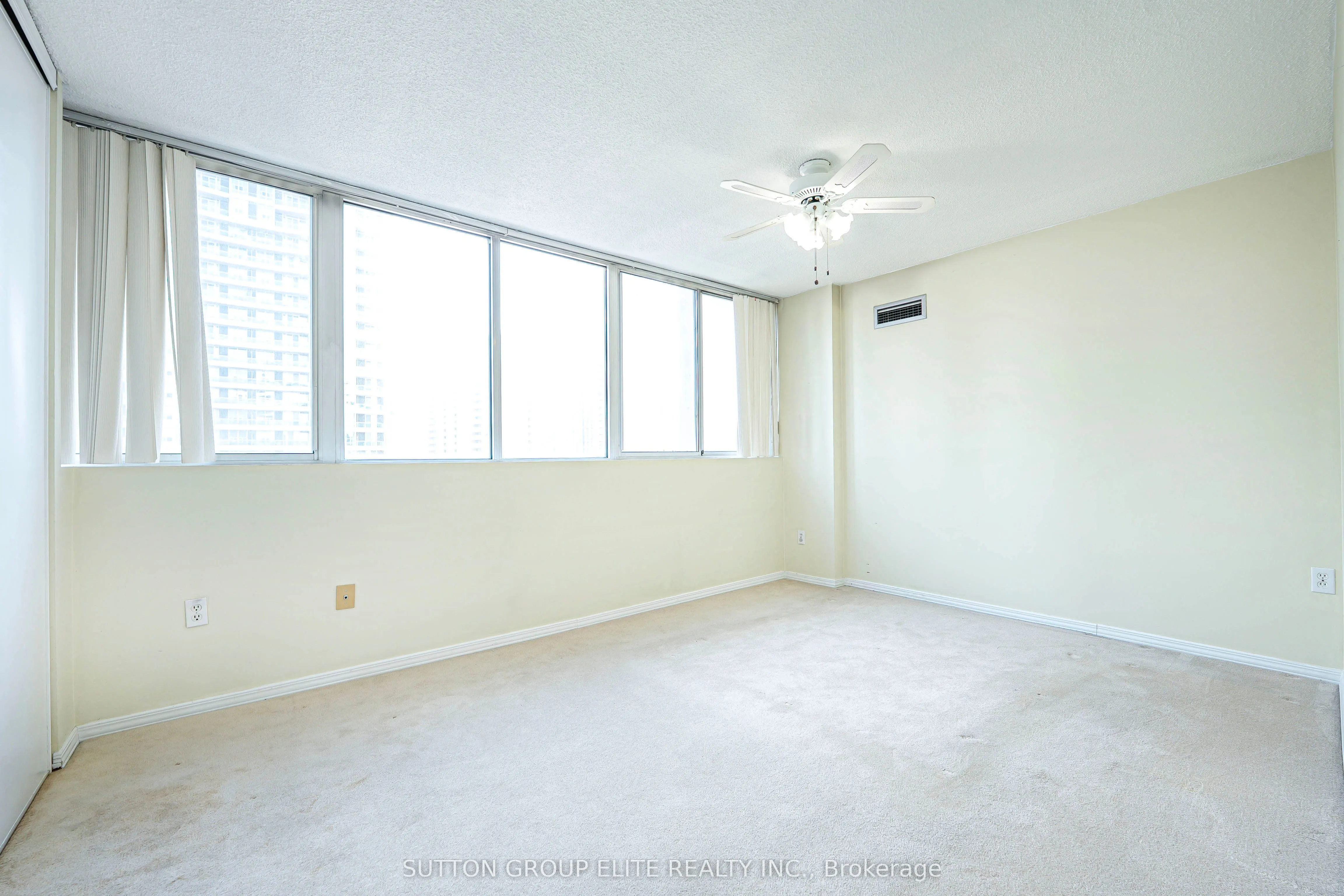 3590 Kaneff Crescent, #1203