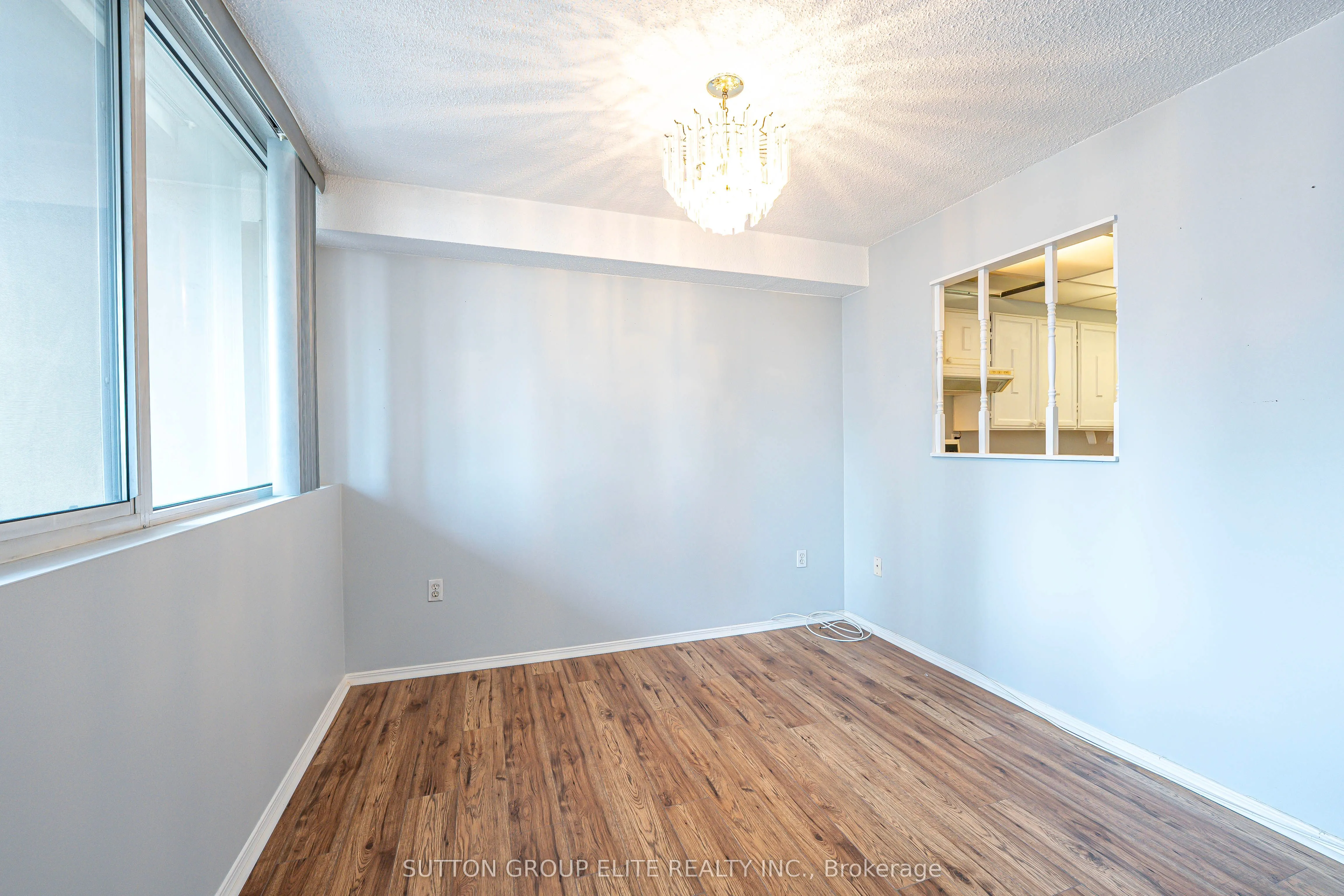 3590 Kaneff Crescent, #1203