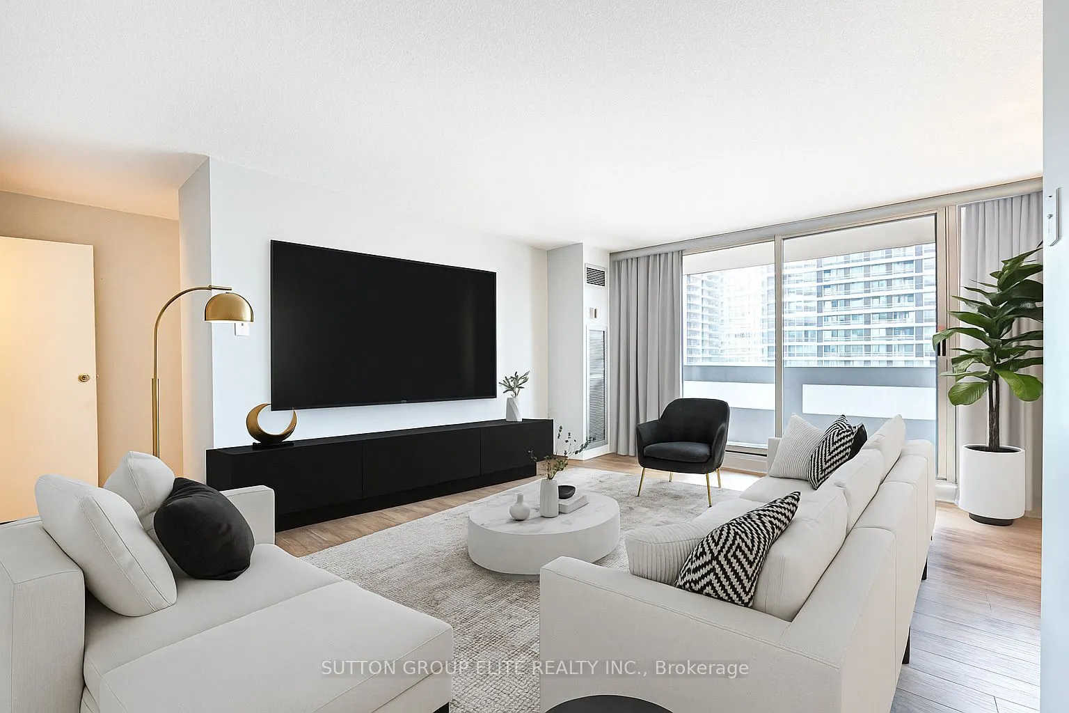 3590 Kaneff Crescent, #1203