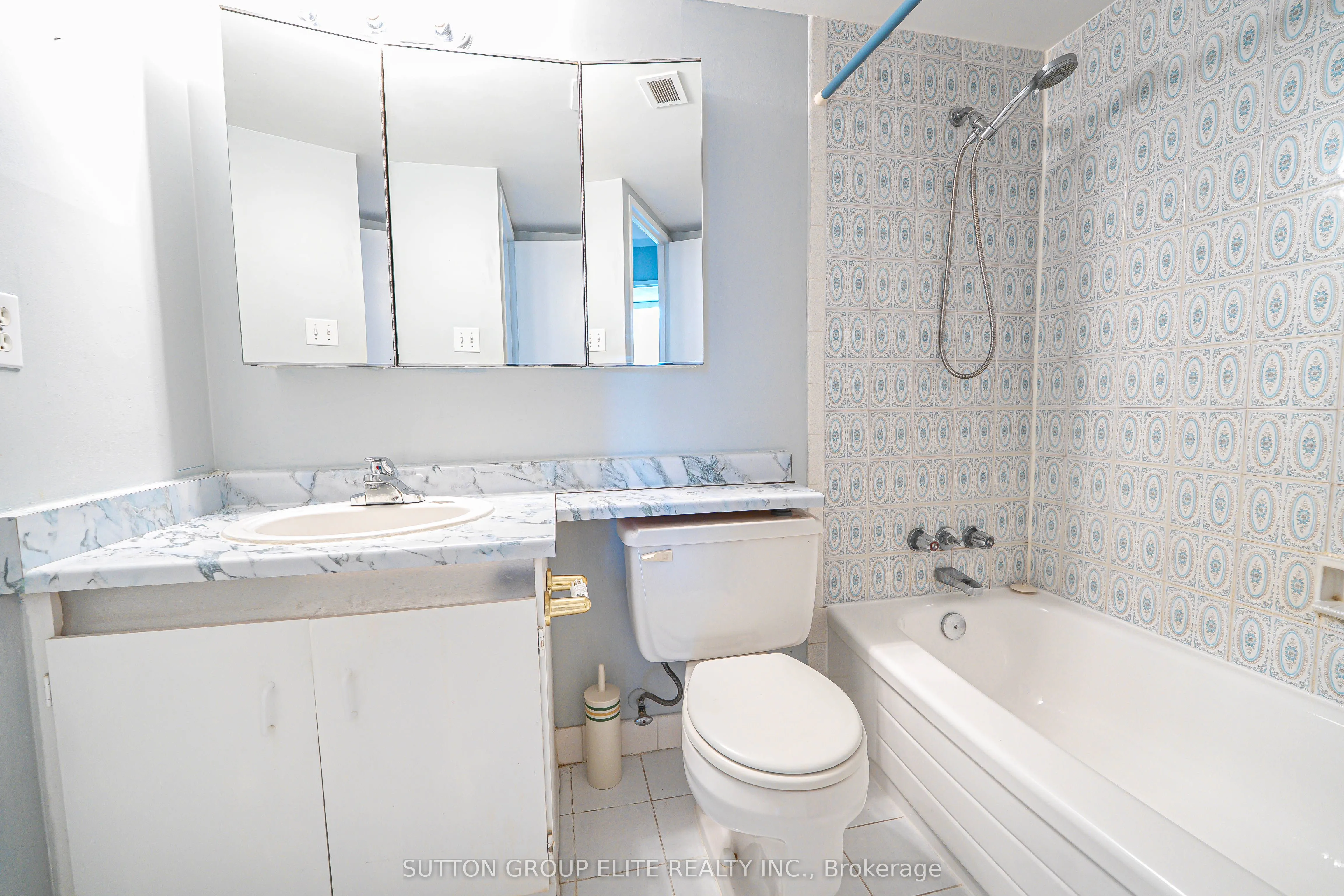 3590 Kaneff Crescent, #1203