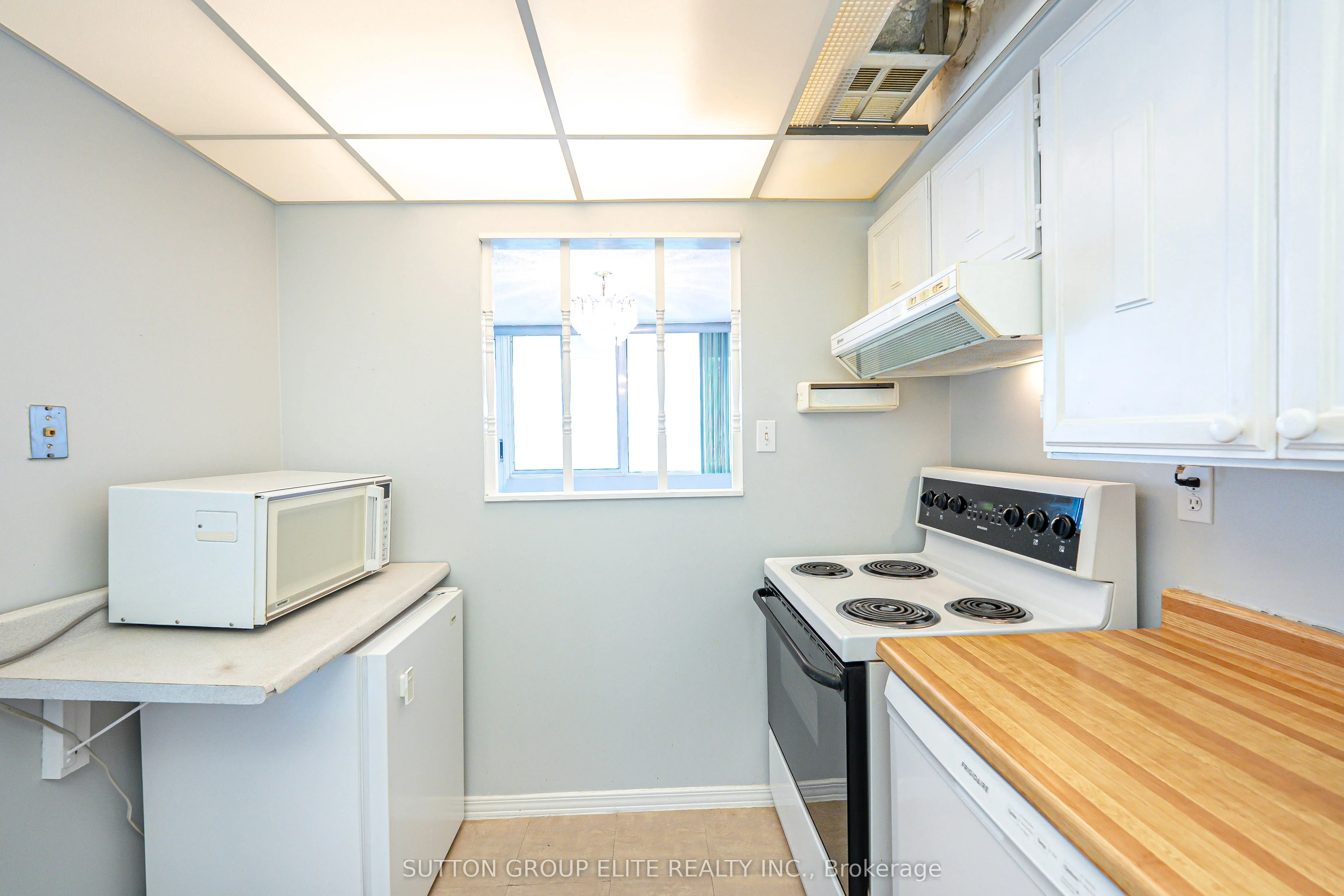 3590 Kaneff Crescent, #1203