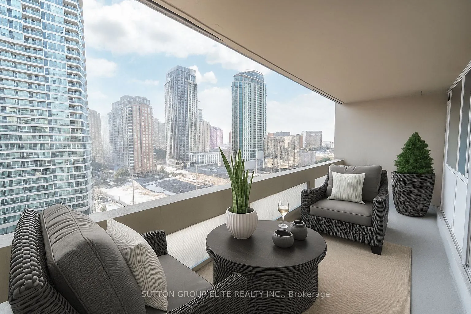 3590 Kaneff Crescent, #1203