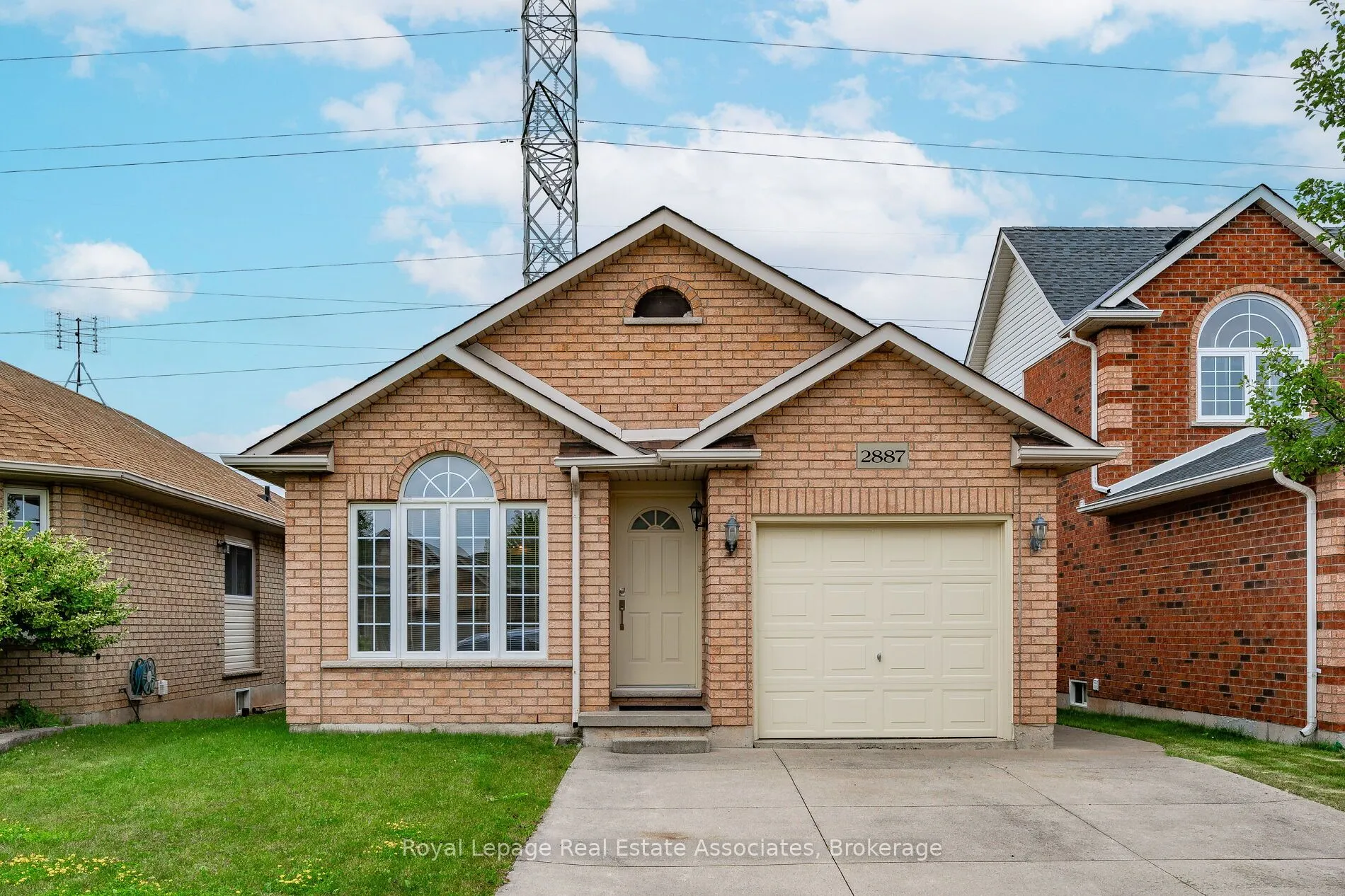 2887 Darien Road N